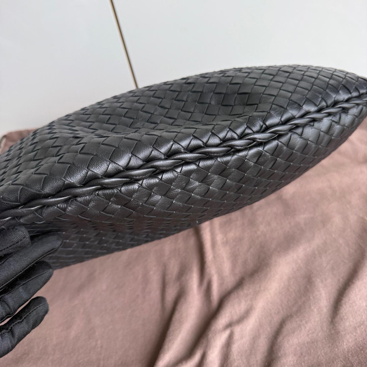 Bottega Veneta Veneta Bolso Hobo Intrecciato Grande Piel de cordero negra 48cm en venta 10