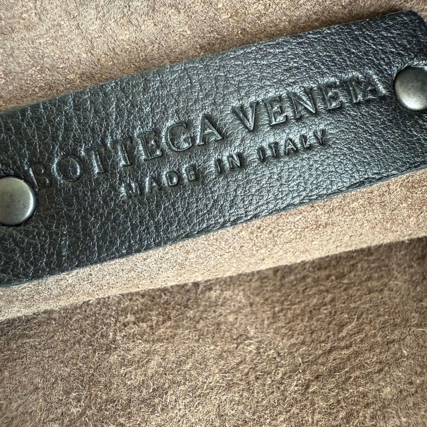Bottega Veneta Veneta Bolso Hobo Intrecciato Grande Piel de cordero negra 48cm en venta 12