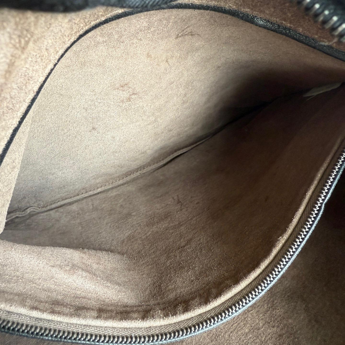 Bottega Veneta Veneta Bolso Hobo Intrecciato Grande Piel de cordero negra 48cm en venta 13