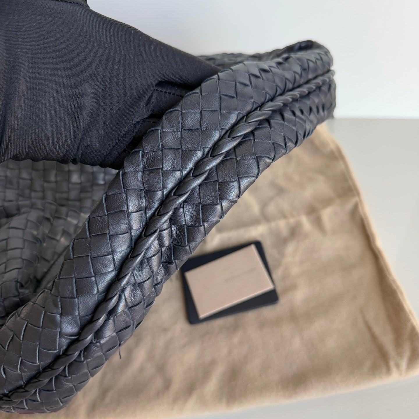Bottega Veneta Veneta Bolso Hobo Intrecciato Grande Piel de cordero negra 48cm Negro