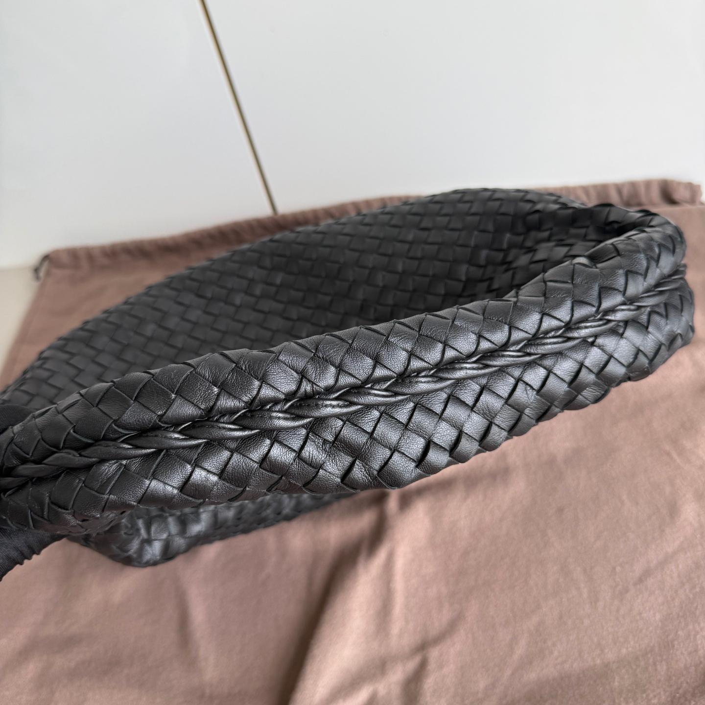 Bottega Veneta Veneta Bolso Hobo Intrecciato Grande Piel de cordero negra 48cm Negro en venta