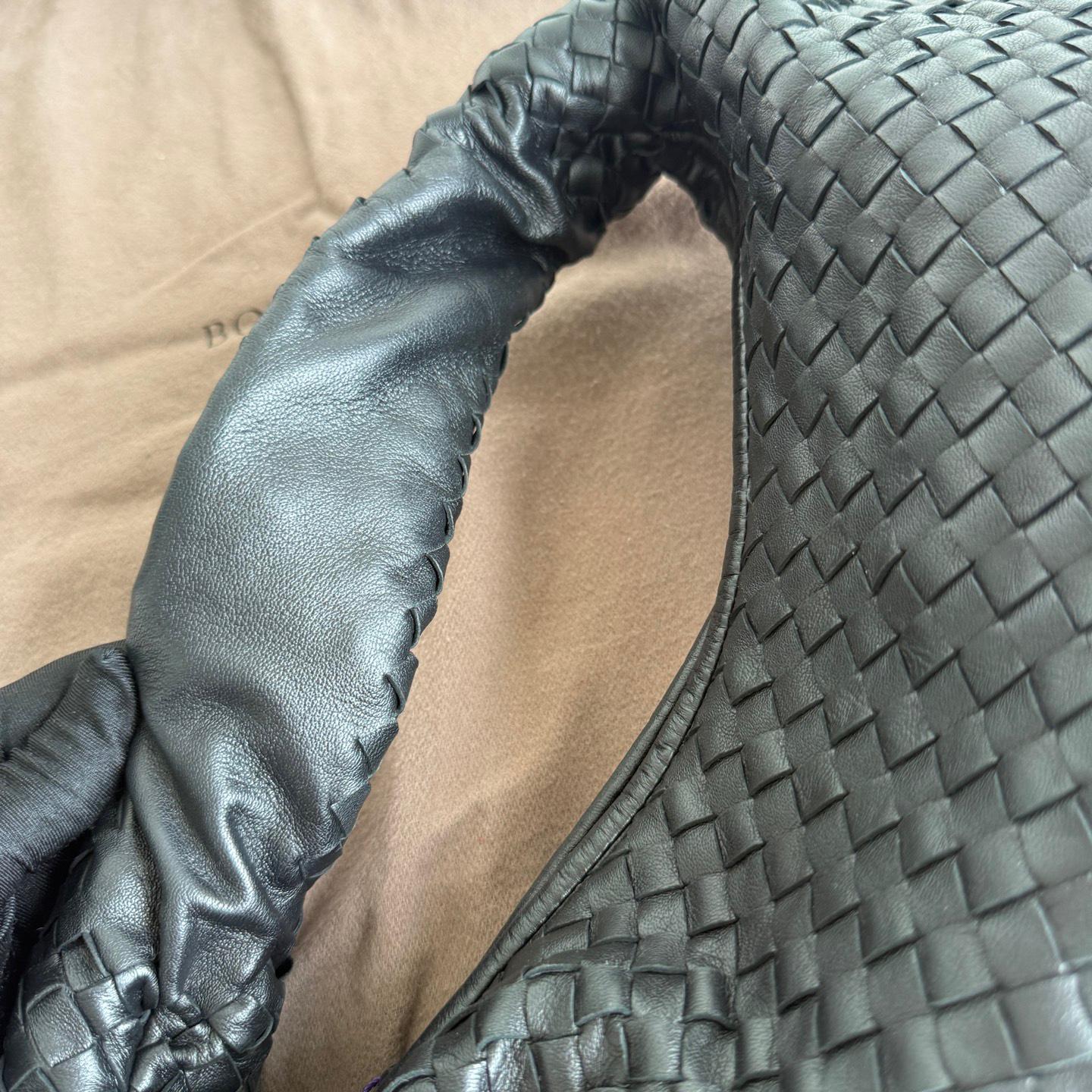 De las mujeres Bottega Veneta Veneta Bolso Hobo Intrecciato Grande Piel de cordero negra 48cm en venta