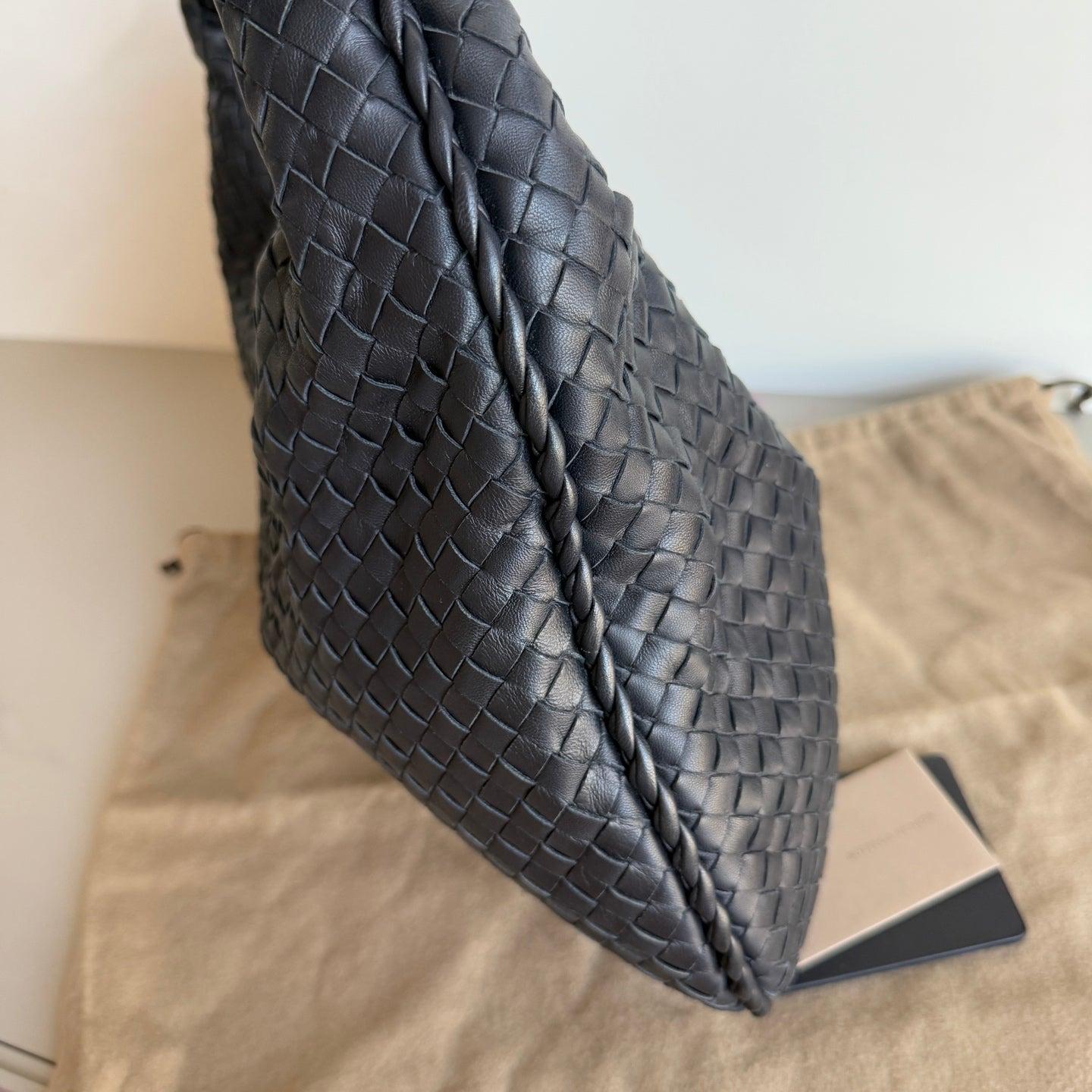 Bottega Veneta Veneta Bolso Hobo Intrecciato Grande Piel de cordero negra 48cm 1