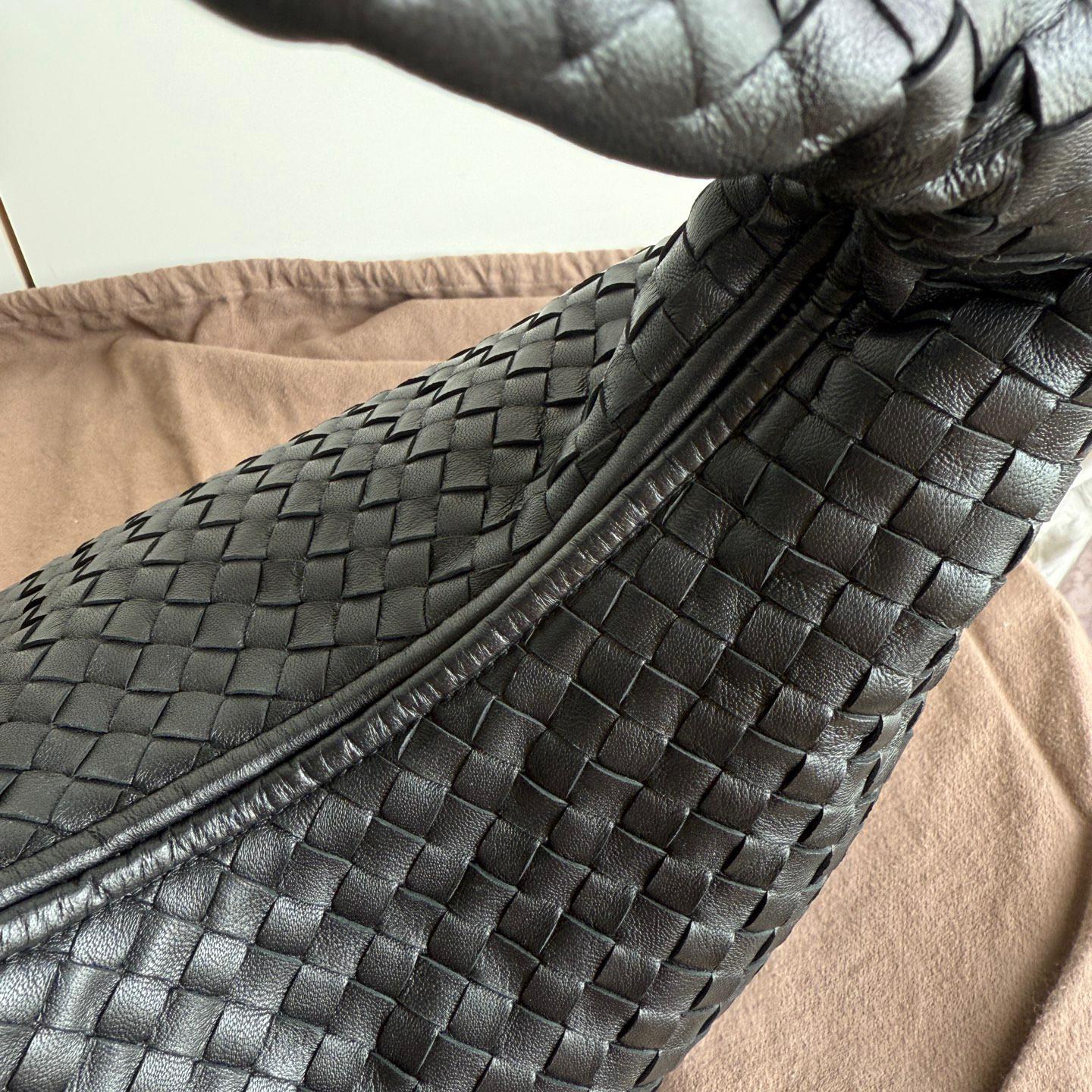 Bottega Veneta Veneta Bolso Hobo Intrecciato Grande Piel de cordero negra 48cm en venta 2