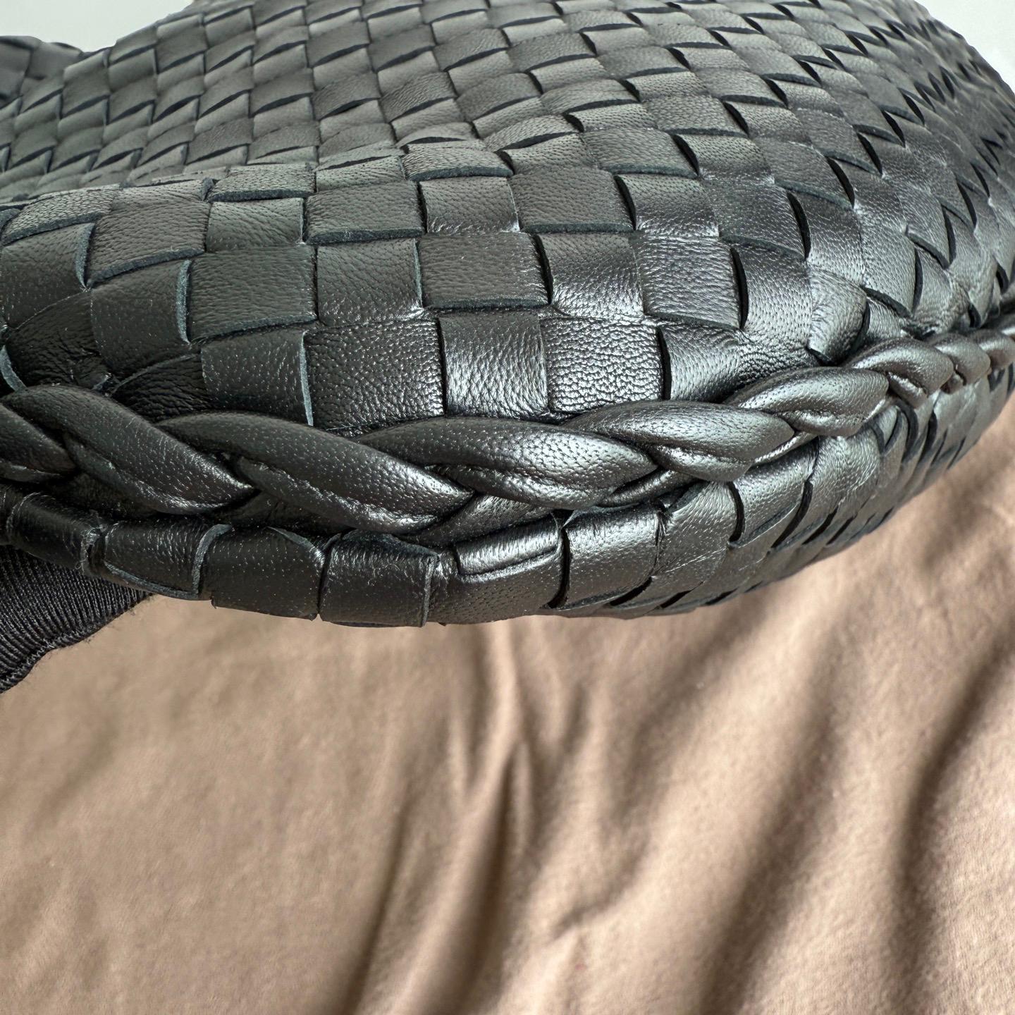 Bottega Veneta Veneta Bolso Hobo Intrecciato Grande Piel de cordero negra 48cm en venta 4