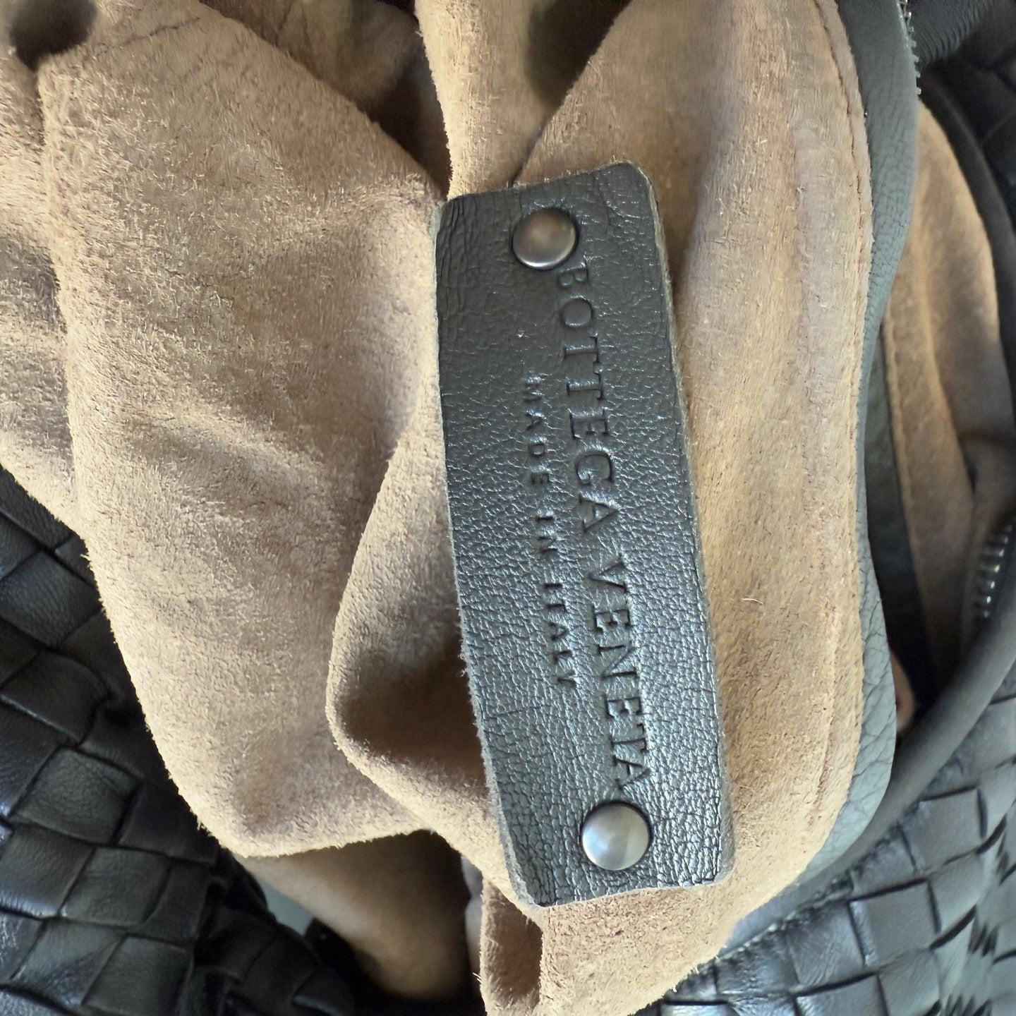 Bottega Veneta Veneta Bolso Hobo Intrecciato Mediano Piel de cordero negra 40cm en venta 11