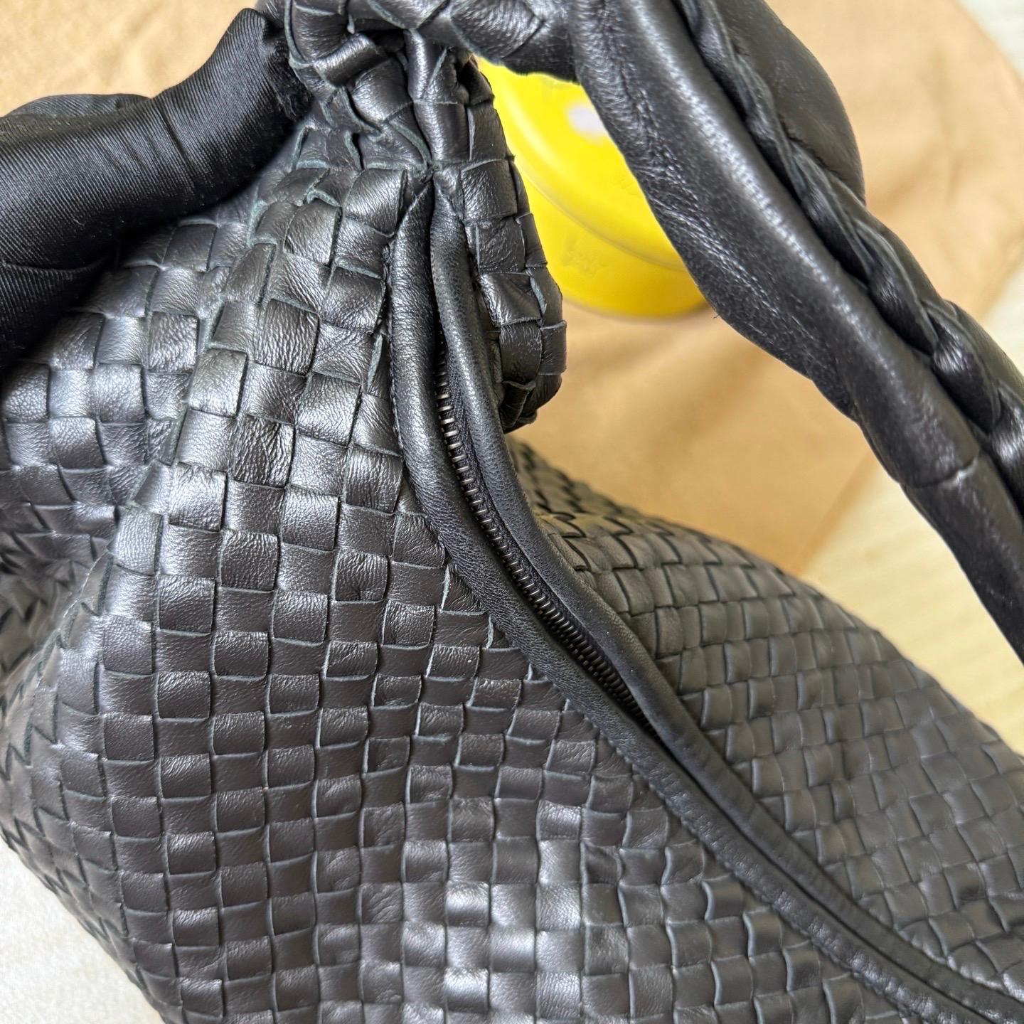 Bottega Veneta Veneta Intrecciato Hobo Bag Medium Pelle Nera 47cm in vendita 5