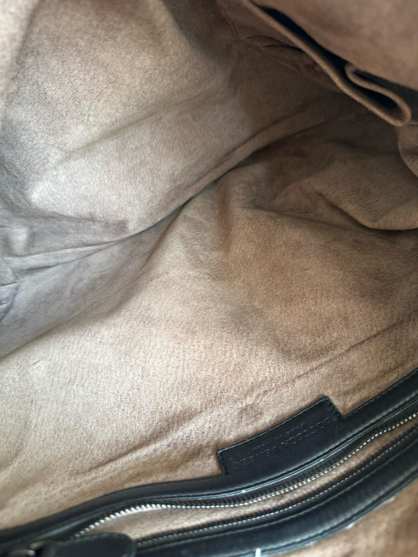 Bottega Veneta Intrecciato Hobo Bag Medium Black Leather 47cm en vente 6