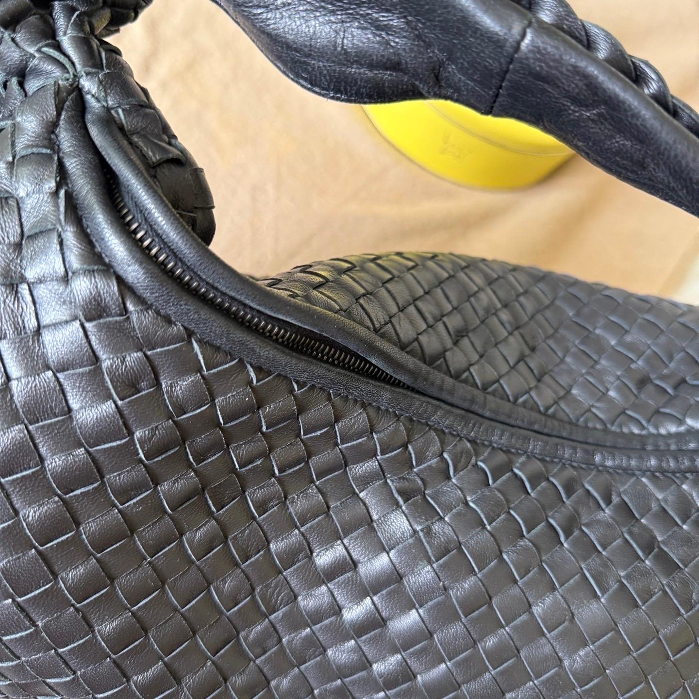 Bottega Veneta Veneta Intrecciato Hobo Bag Medium Pelle Nera 47cm in vendita 7