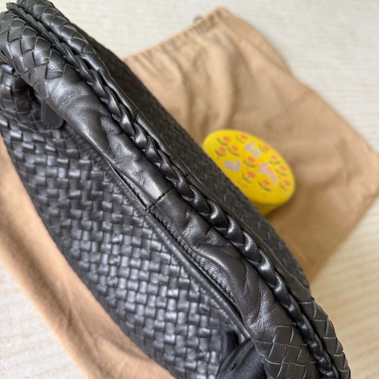 Bottega Veneta Veneta Intrecciato Hobo Bag Medium Pelle Nera 47cm in vendita 10