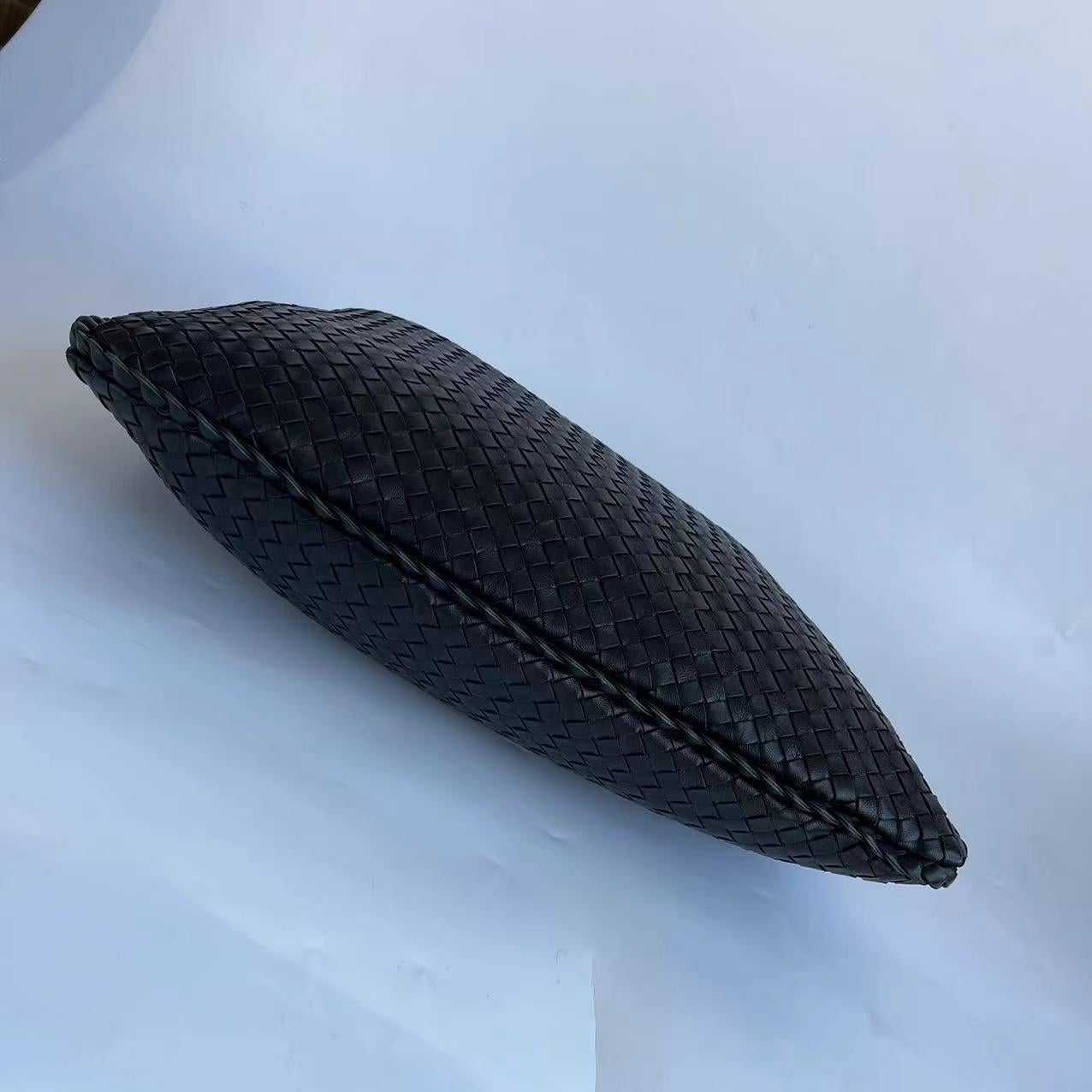 Bottega Veneta Veneta Intrecciato Hobo Bag Medium Black Leather 47cm For Sale 11