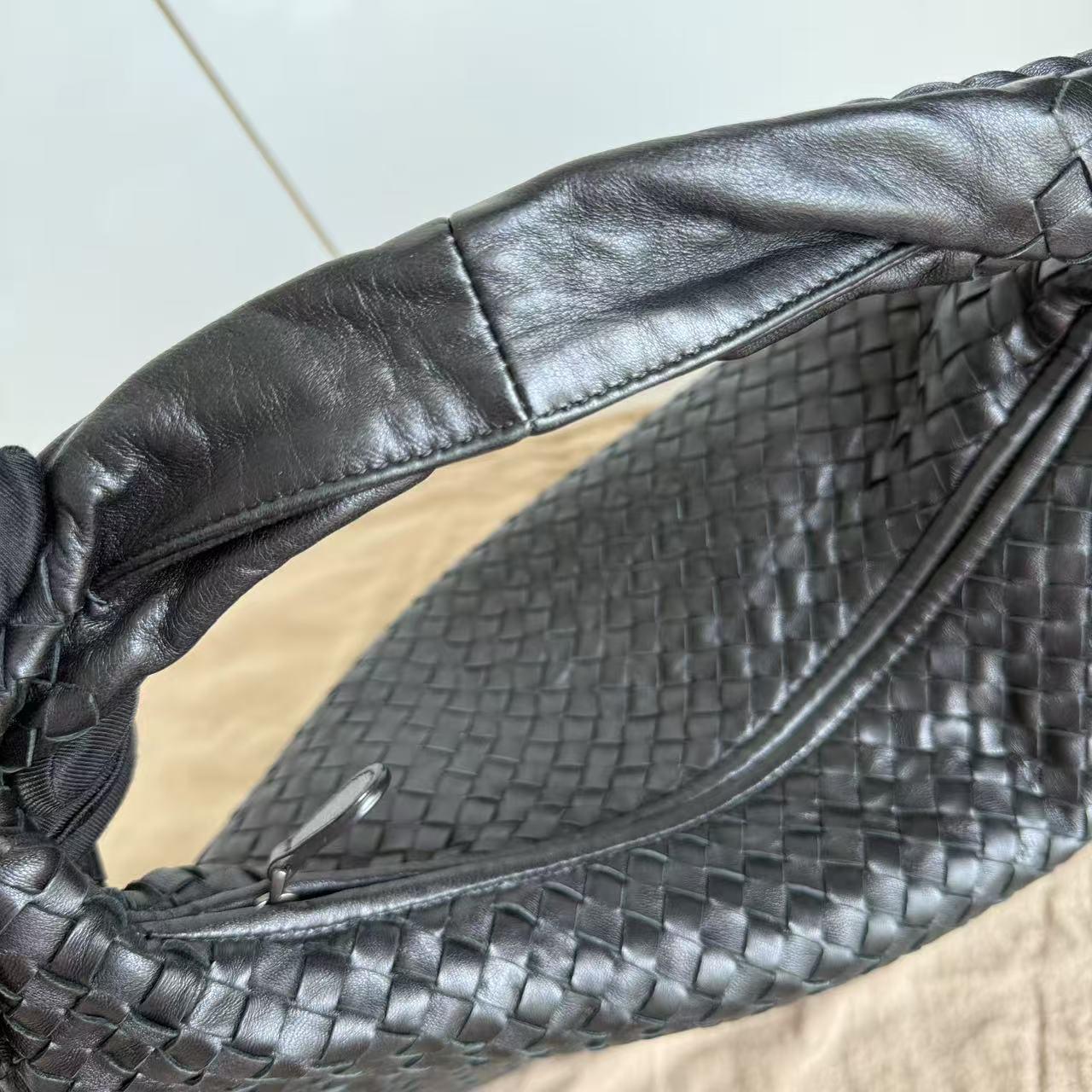 Bottega Veneta Veneta Intrecciato Hobo Bag Medium Black Leather 47cm For Sale 12