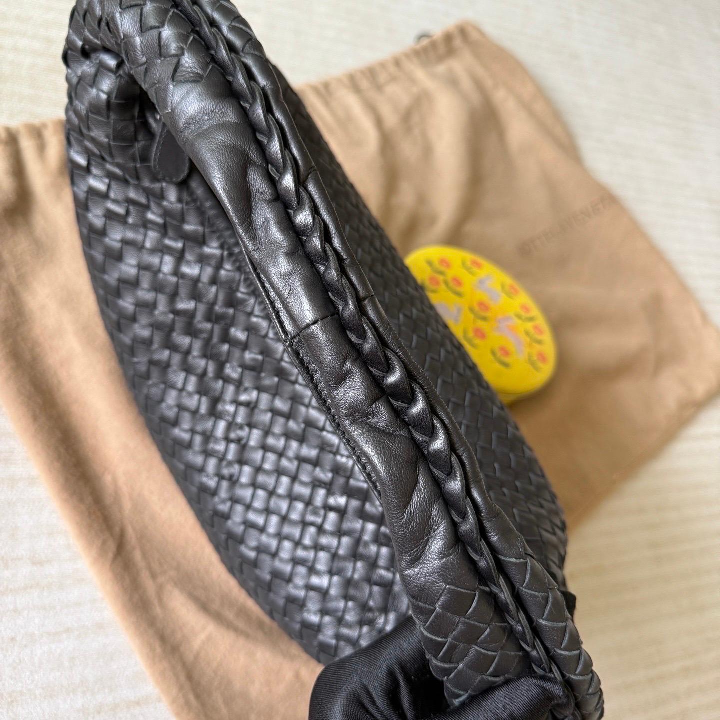 Bottega Veneta Veneta Intrecciato Hobo Bag Medium Pelle Nera 47cm in vendita 12