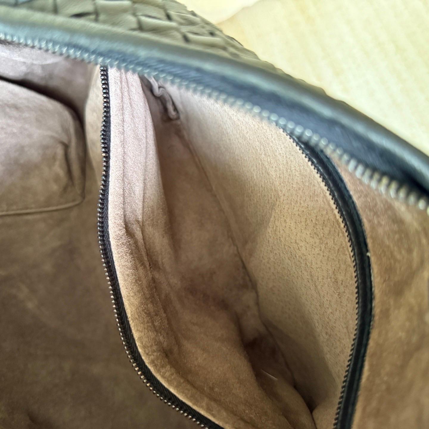 Bottega Veneta Veneta Intrecciato Hobo Bag Medium Pelle Nera 47cm in vendita 14