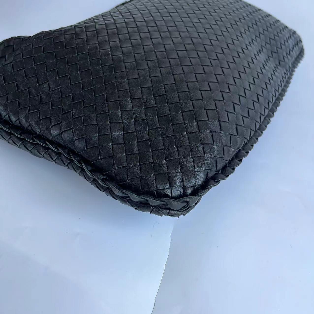 This Bottega Veneta Hobo Bag is an exceptional piece of luxury, crafted from iconic black lambskin leather with the instantly recognizable Intrecciato weave. Roomy enough for all your essentials, it's the perfect winter accessory for stylish and