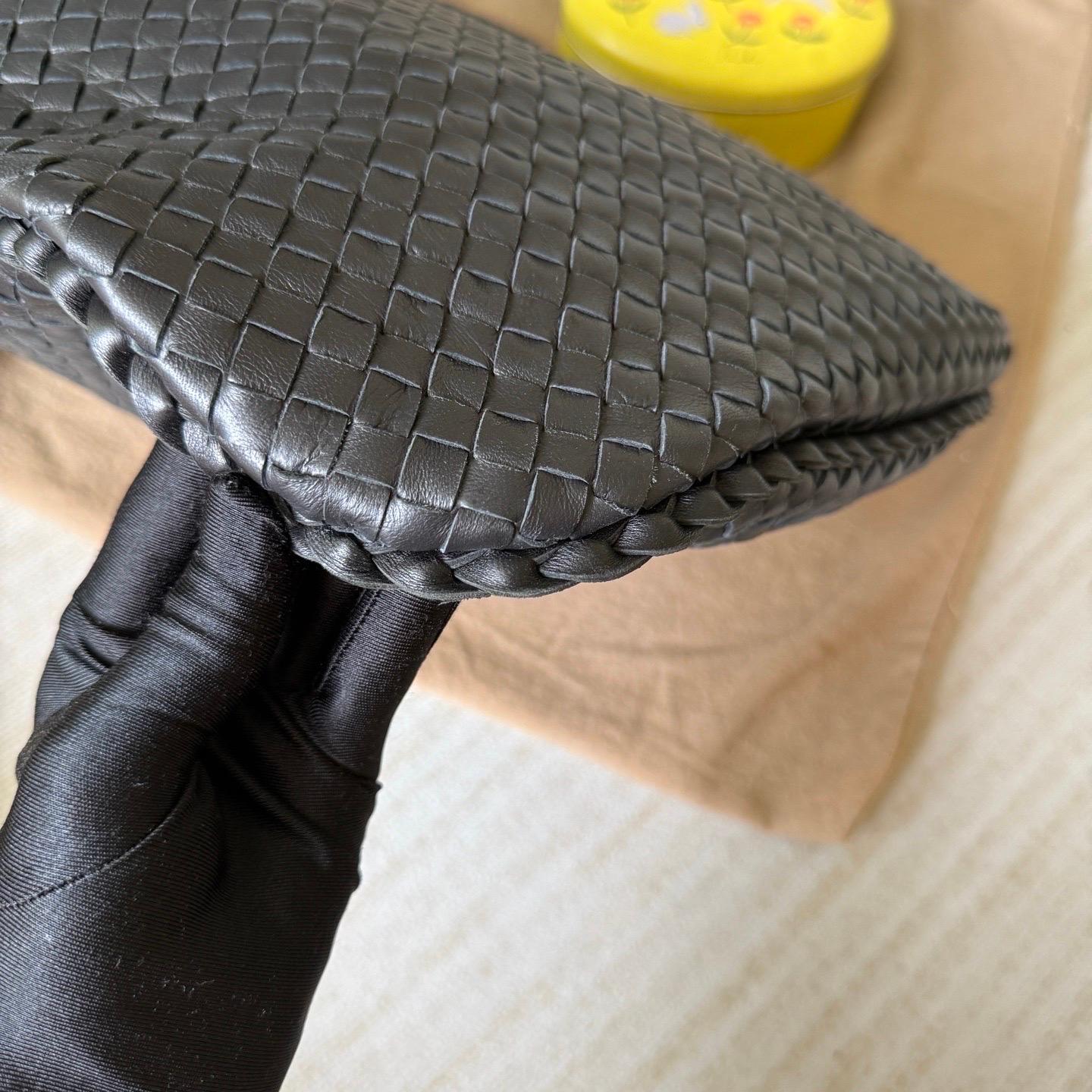 Donna Bottega Veneta Veneta Intrecciato Hobo Bag Medium Pelle Nera 47cm in vendita