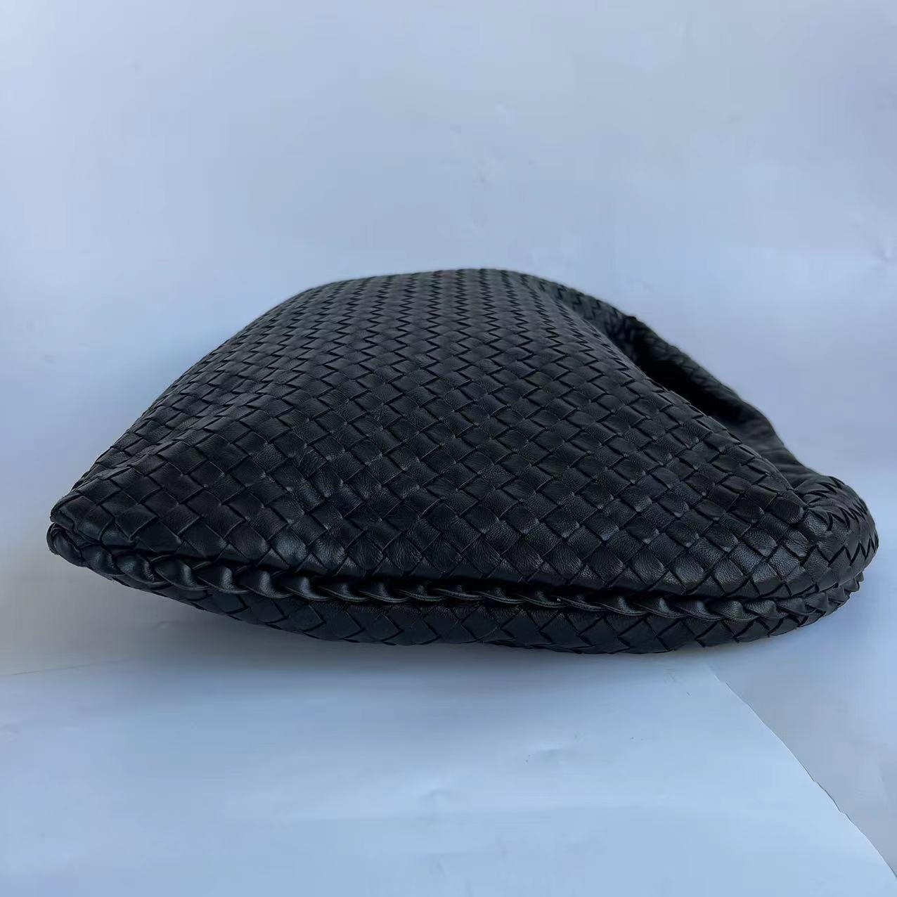 Bottega Veneta Veneta Intrecciato Hobo Bag Medium Black Leather 47cm For Sale 1