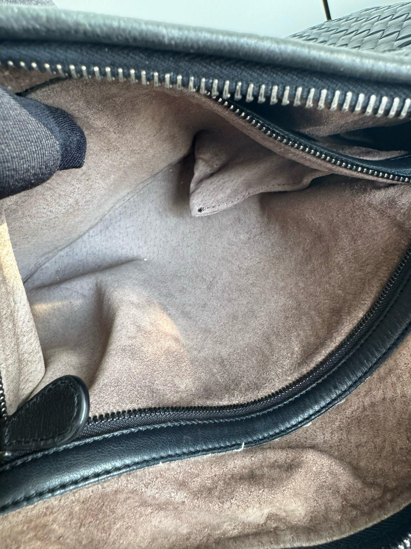 Bottega Veneta Intrecciato Hobo Bag Medium Black Leather 47cm en vente 1