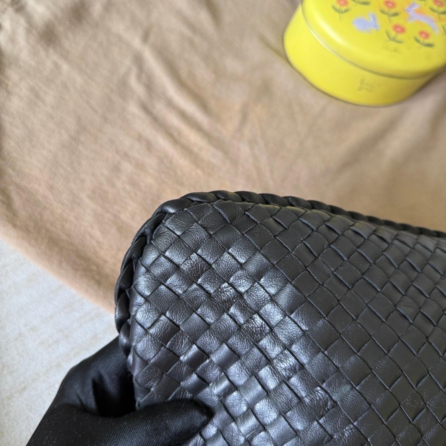 Bottega Veneta Veneta Intrecciato Hobo Bag Medium Pelle Nera 47cm in vendita 2