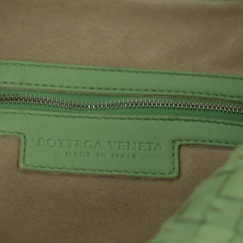 BOTTEGA VENETA Veneta Shoulder bag in Green Leather In Excellent Condition In Clichy, FR