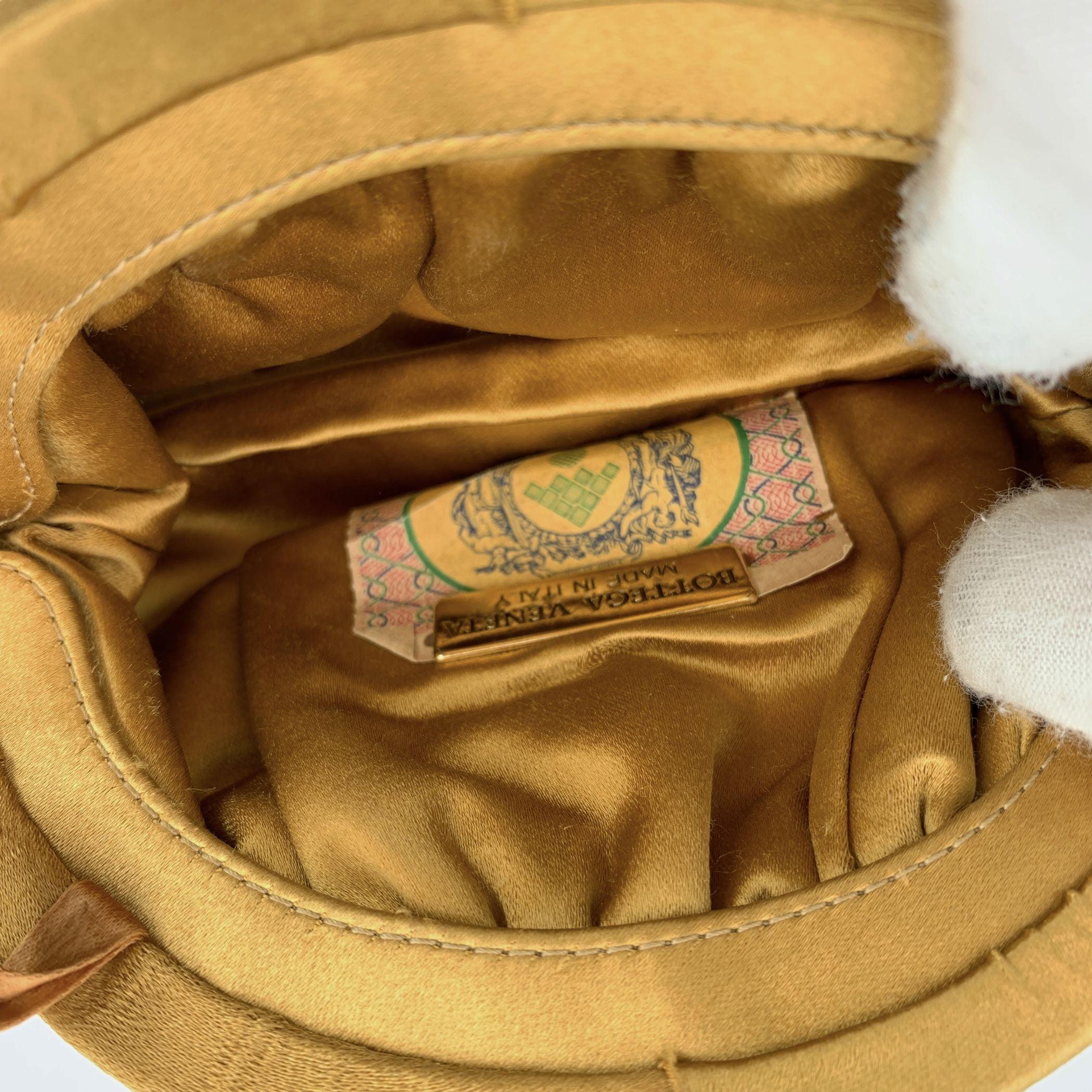 Bottega Veneta Vintage Sac à bandoulière Murrine en satin tissé beige Excellent état - En vente à Rome, Rome