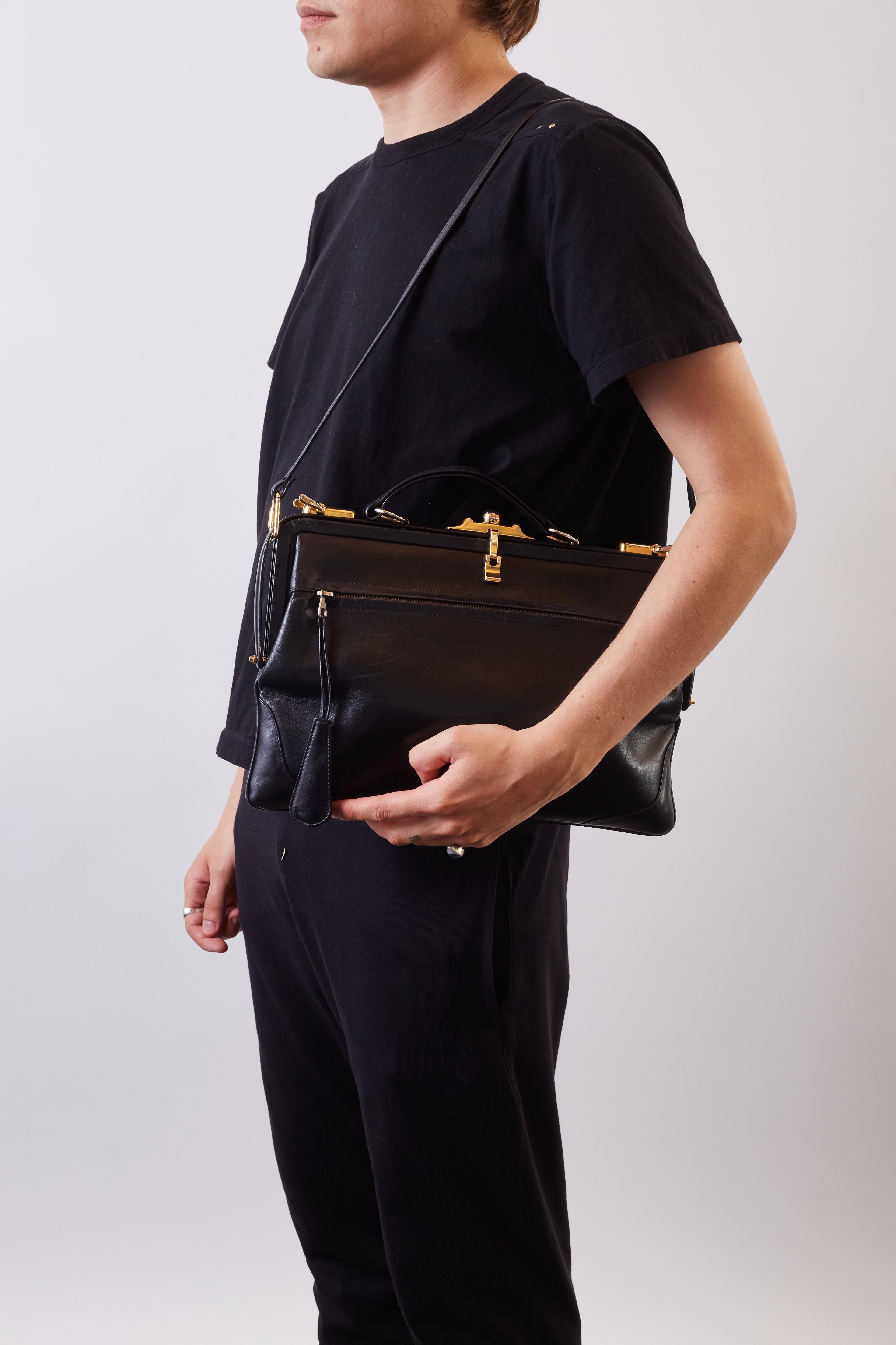 Bottega Veneta Vintage Black Leather Hard Frame Doctor Top Handle Bag In Good Condition For Sale In Montreal, Quebec