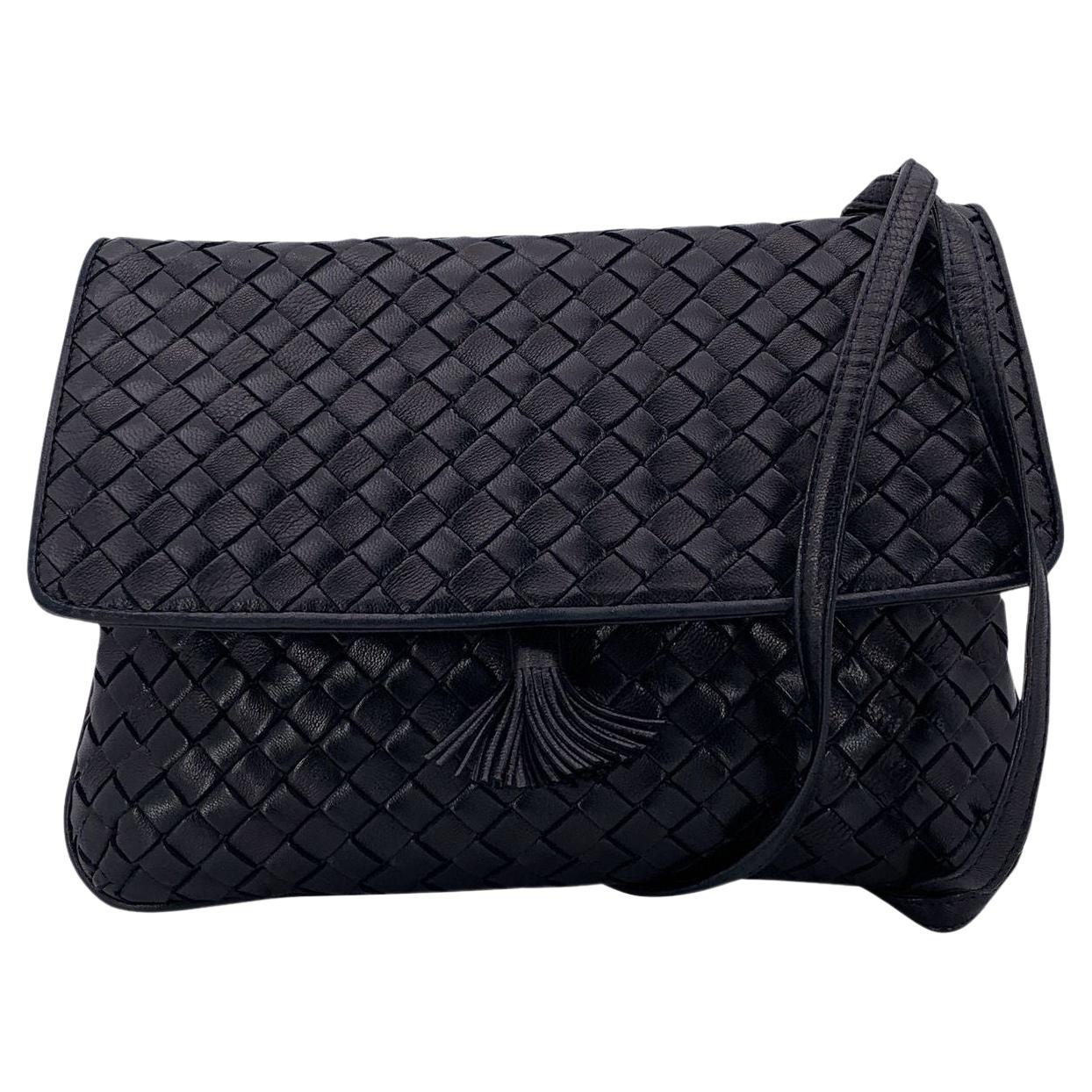 Bottega Veneta Vintage Blue Woven Intrecciato Tassel Crossbody Bag im Angebot