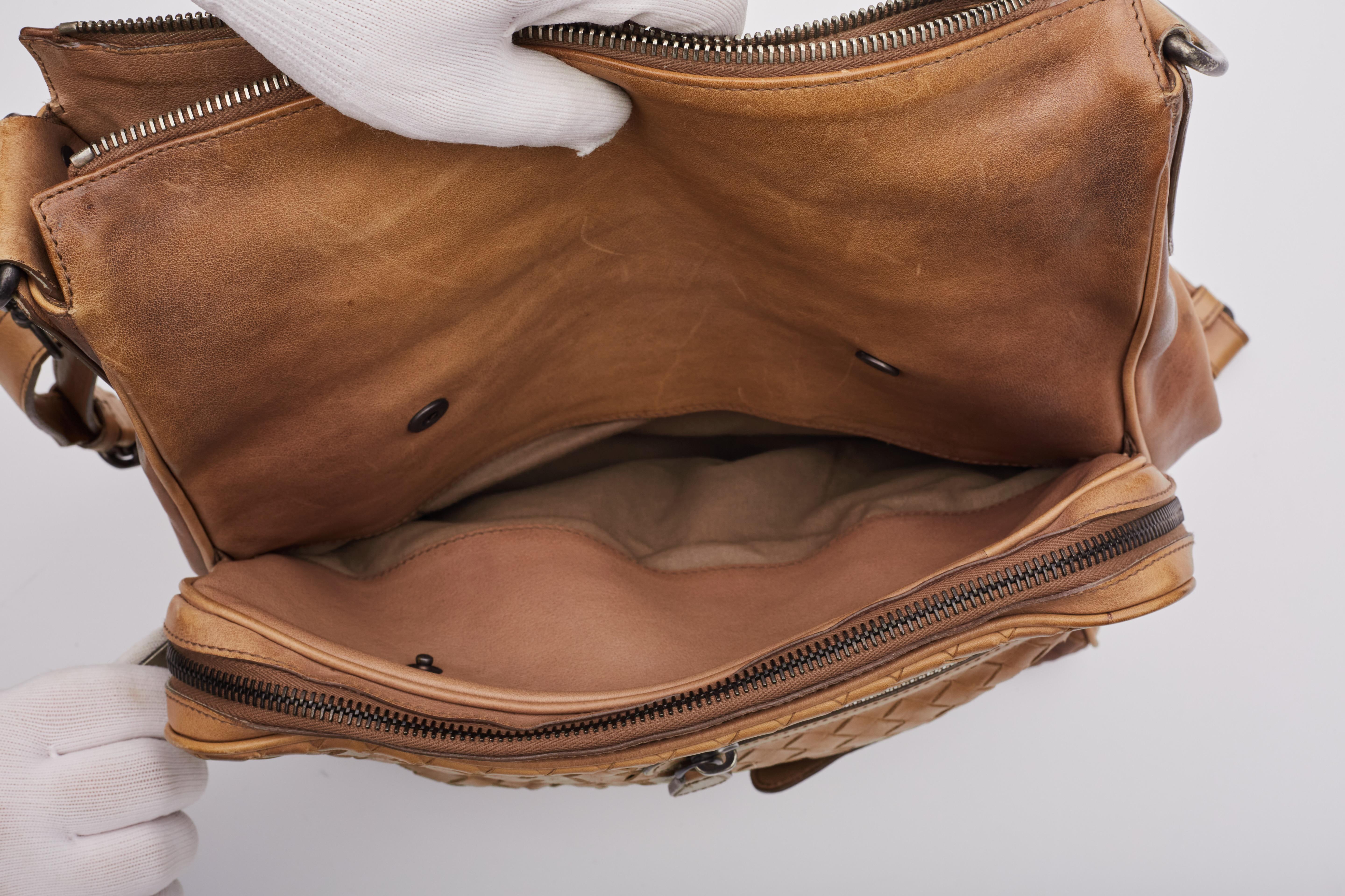 Bottega Veneta Vintage Caramel Leather Intrecciato Messenger Bag 7
