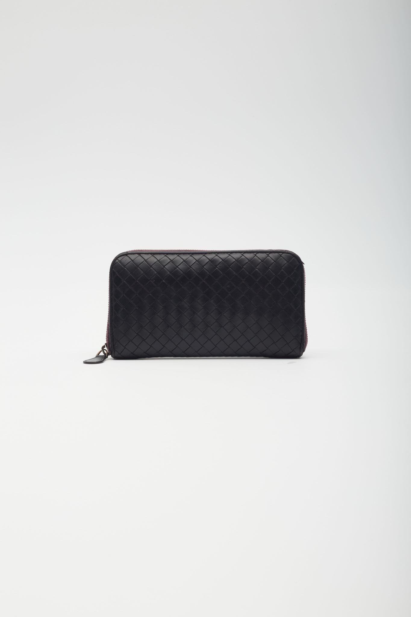 This Bottega Veneta long zippy wallet features intrecciato leather in black with interior card slots, bill copartment and a middle pouch with zip for coins. Made in Italy, year 2011. Comes with a dust bag. 114076 V001N 6202 EPEV 2011 1655 B


Color: