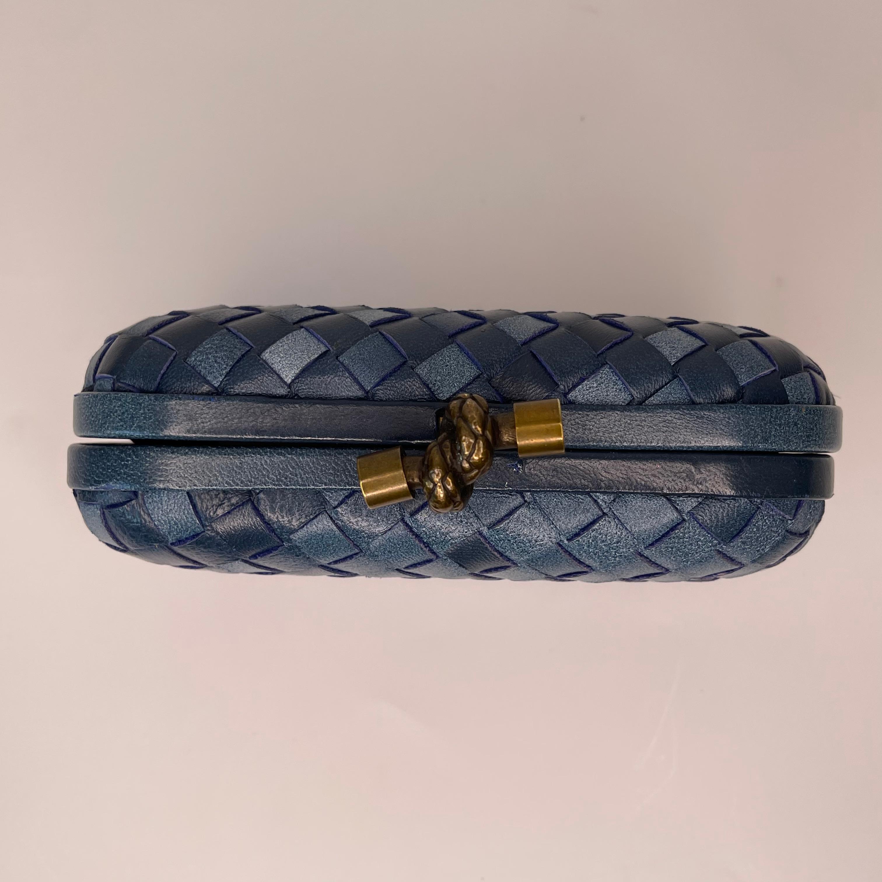 Bottega Veneta Vintage Intrecciato Blaue Knoten Clutch im Zustand „Gut“ in Montreal, Quebec