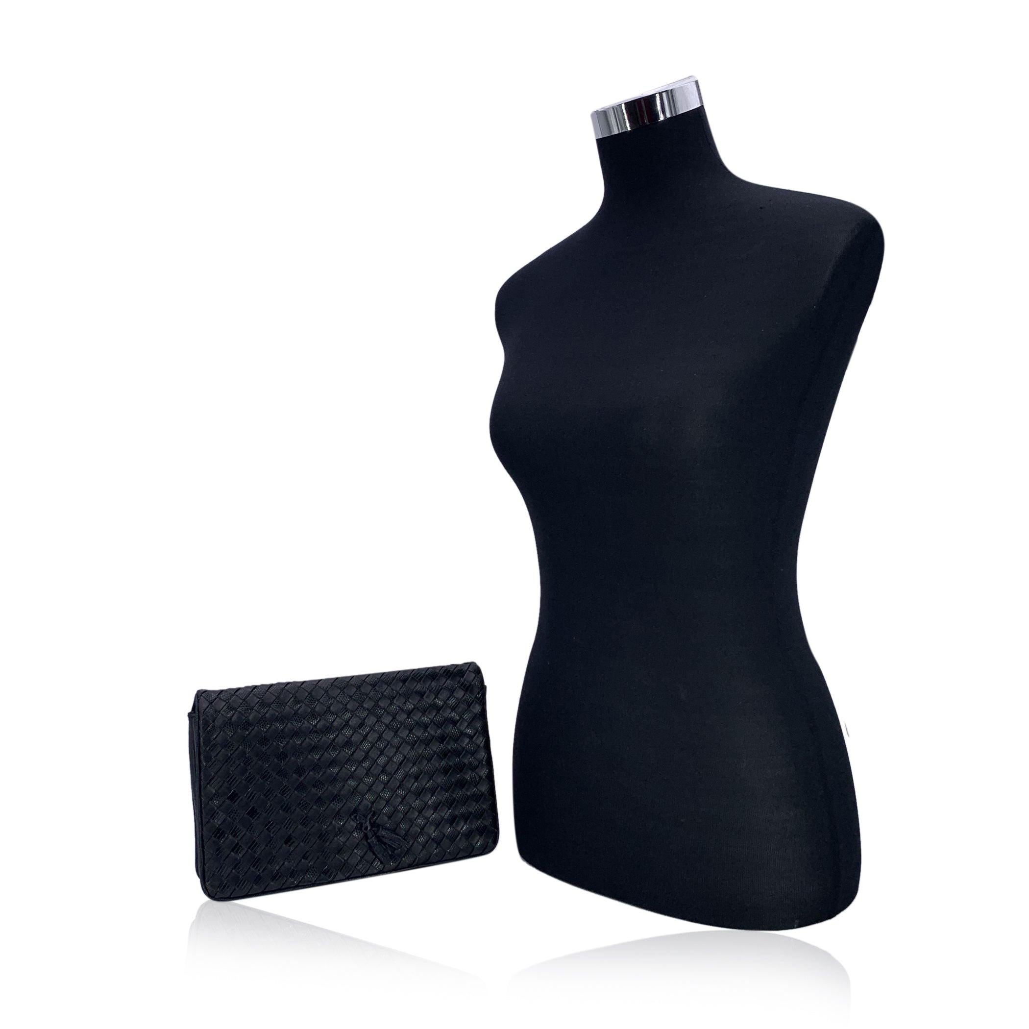 Bottega Veneta navy blue woven Intrecciato clutch bag. Flap with magnetic button closure on top. Tassel detailing on the front. Blue leather lining. 1 side zip pocket inside. 'Bottega Veneta - Made in Italy' engraved inside. Authenticity certificate