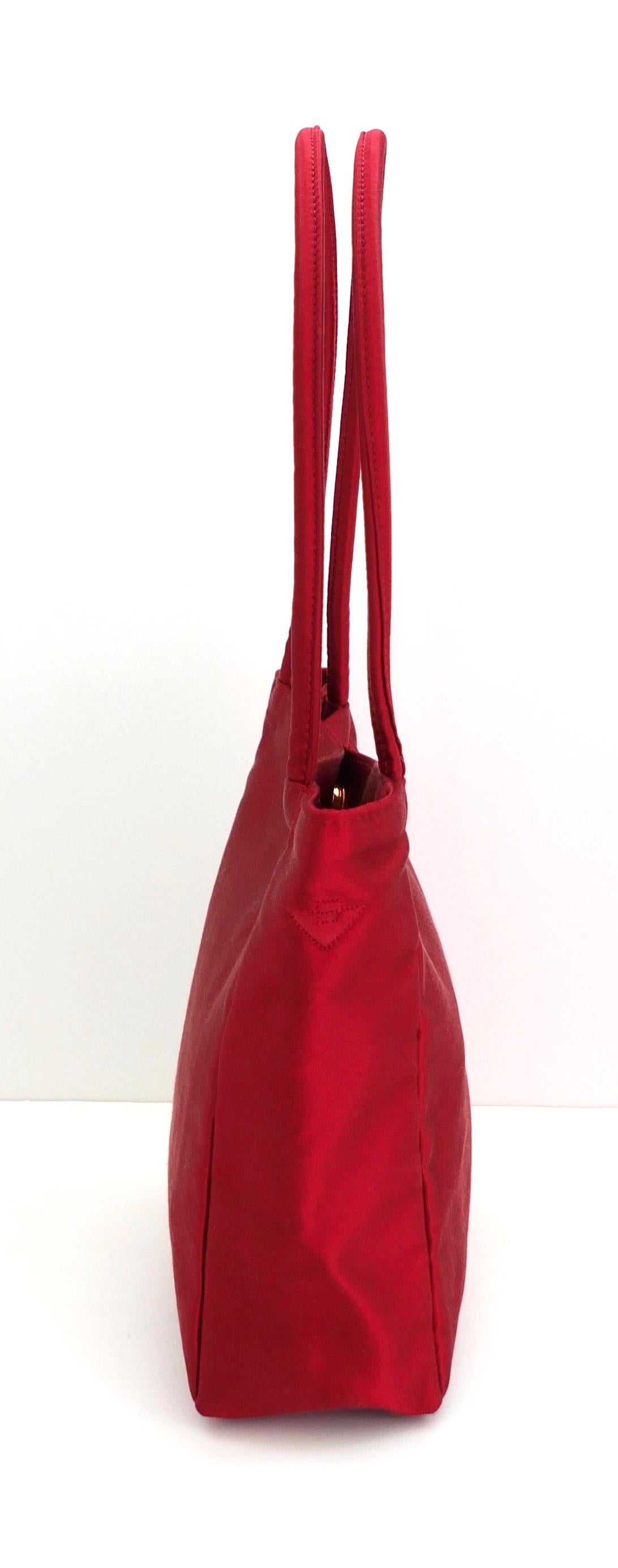 Utterly gorgeous vintage Bottega Veneta bag from the early 1990s. Used less than a handful of times and then carefully stored. Is in truly excellent vintage condition. Made from thick, glossy scarlet red silk satin with signature triangular logo