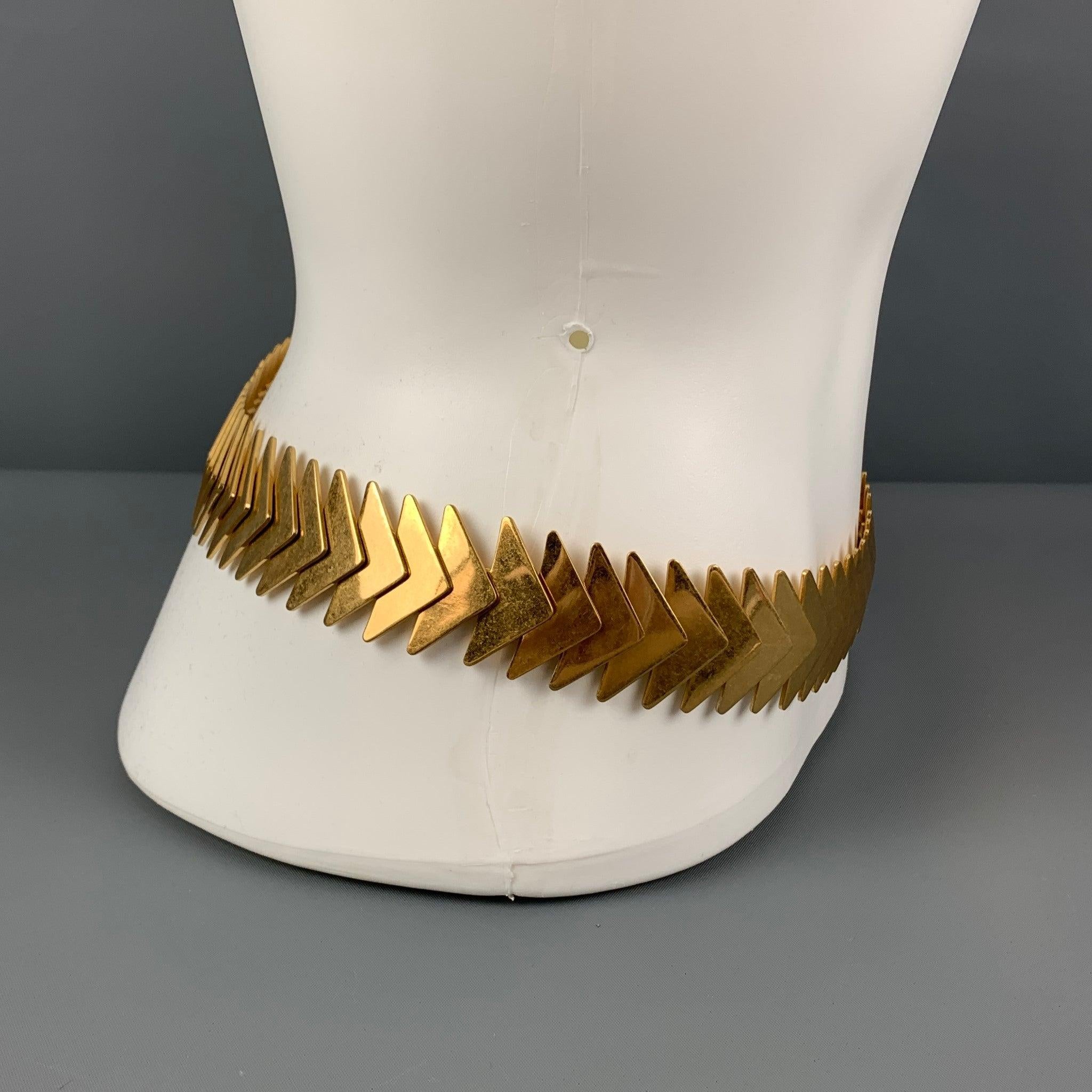 BOTTEGA ITALIANA belt comes in a gold tone metal featuring a triangle shape design, stretch elastic, and a clasp closure.
 Very Good
 Pre-Owned Condition. 
 

 Marked:  Size not markedLength:
 28.5 inches Width:
 1.25 inches  
  
  
  
 Sui Generis