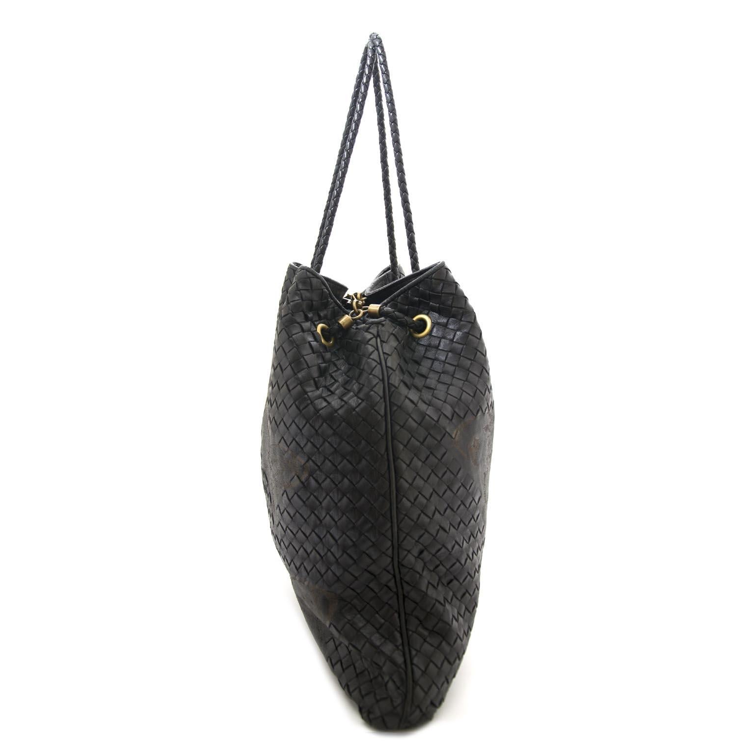 Bottega Veneta Waxed Leather Intrecciato Farfalle Drawstring Bag Nero Black In Excellent Condition In Antwerp, BE