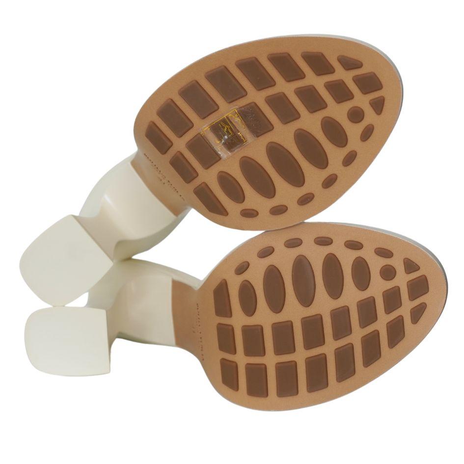 Bottega Veneta White Calfskin Cha Cha Heel Sandal 41 en vente 1