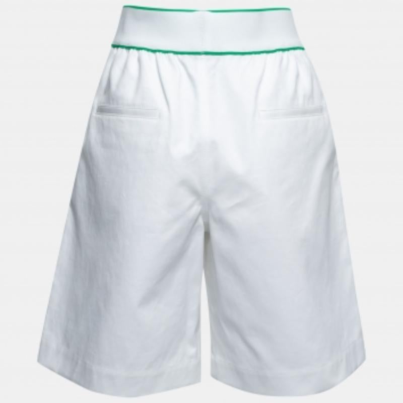 Ce short est un choix confortable et élégant pour vos vacances. Facile à coiffer et d'une apparence élégante, ce short sera votre préféré !