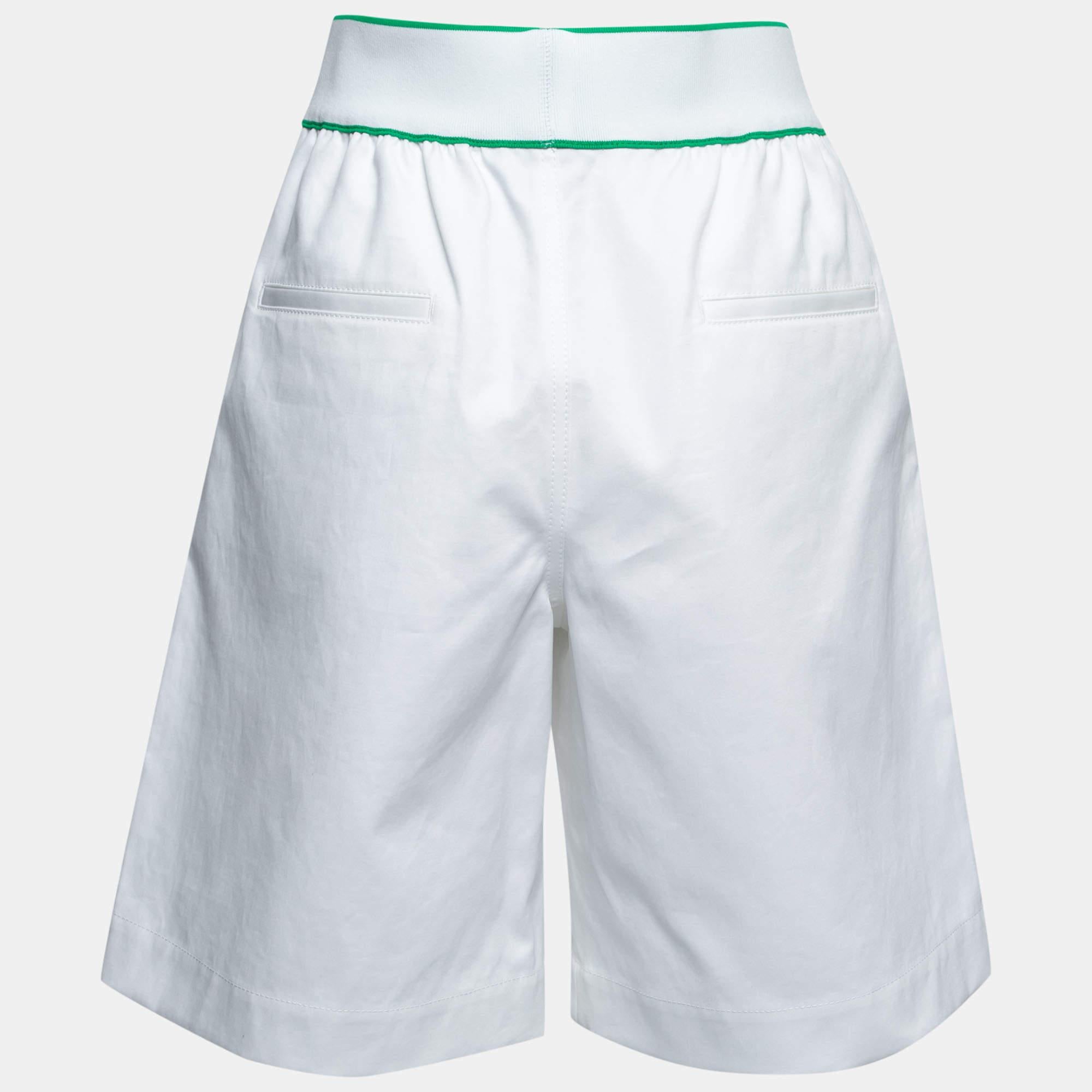 Diese Shorts sind eine bequeme und stilvolle Wahl für Ihren Urlaub. Einfach zu stylen und stilvoll im Aussehen, werden diese Shorts Ihr Favorit sein!

Enthält: Markenanhänger
