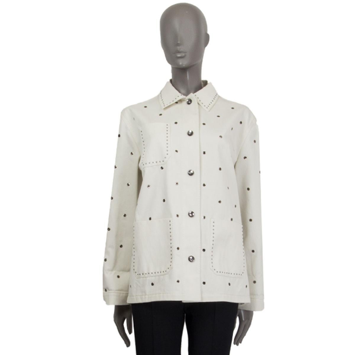 100% authentic Bottega Veneta eyelet-detail jacket in beige cotton twill (100%) and brass applications (100%) with tree flat pockets on the front. Closes with buttons on the front. Unlined. Has been worn and is in excellent condition.

Tag Size