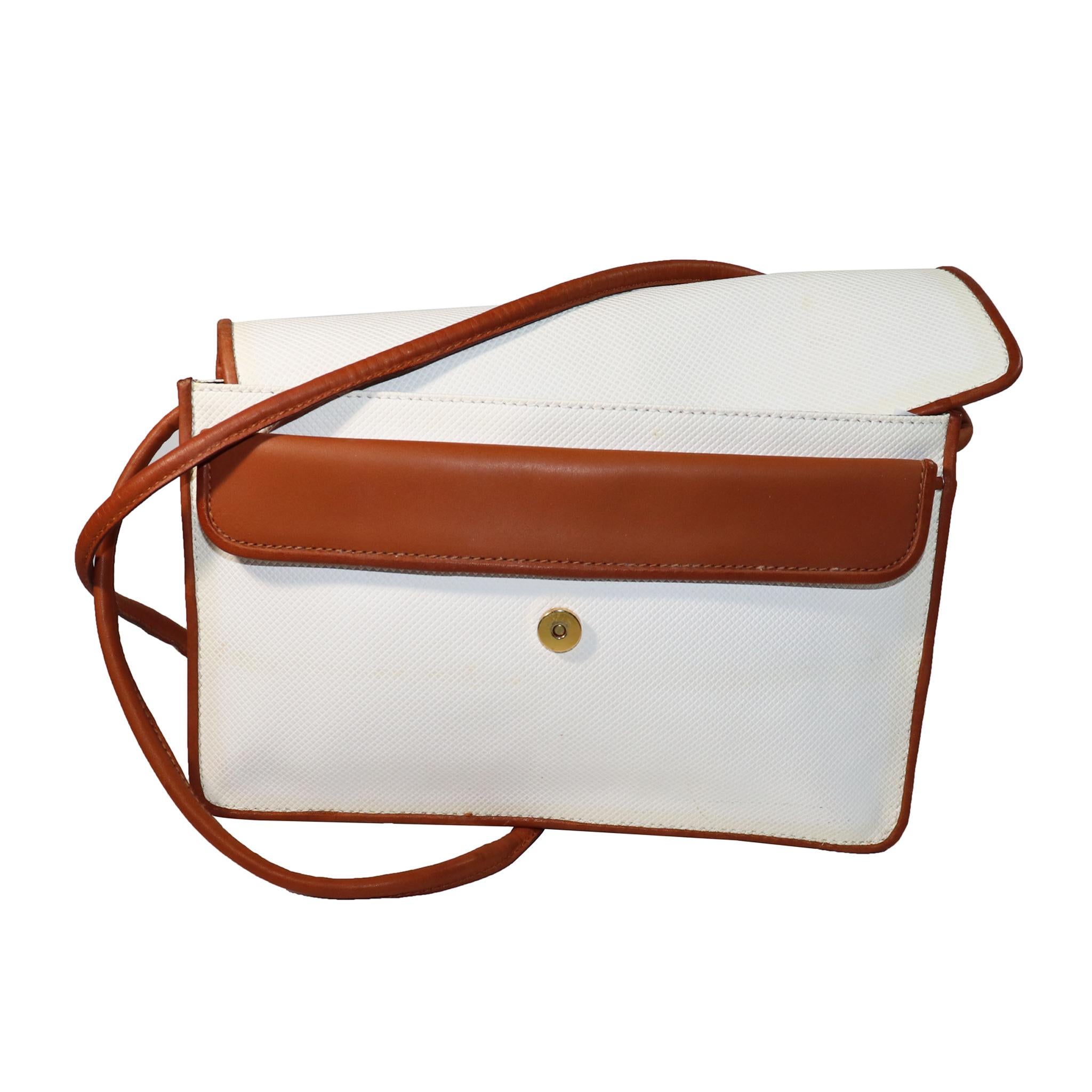 Bottega Veneta White Crossbody w/ Tan Accent and Strap 

Measurements:

Height - 7 Inches
Width - 10.4 Inches
Height with Strap - 27.5 Inches