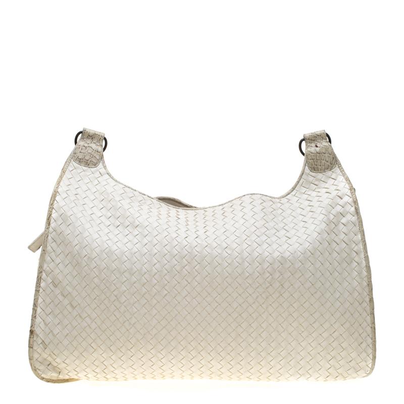 This hobo from Bottega Veneta is spacious. Crafted from leather, it features a croc trim shoulder strap and a capacious suede interior. The exterior of the bag with white hue carries the famous Intrecciato pattern that is unique to the fashion