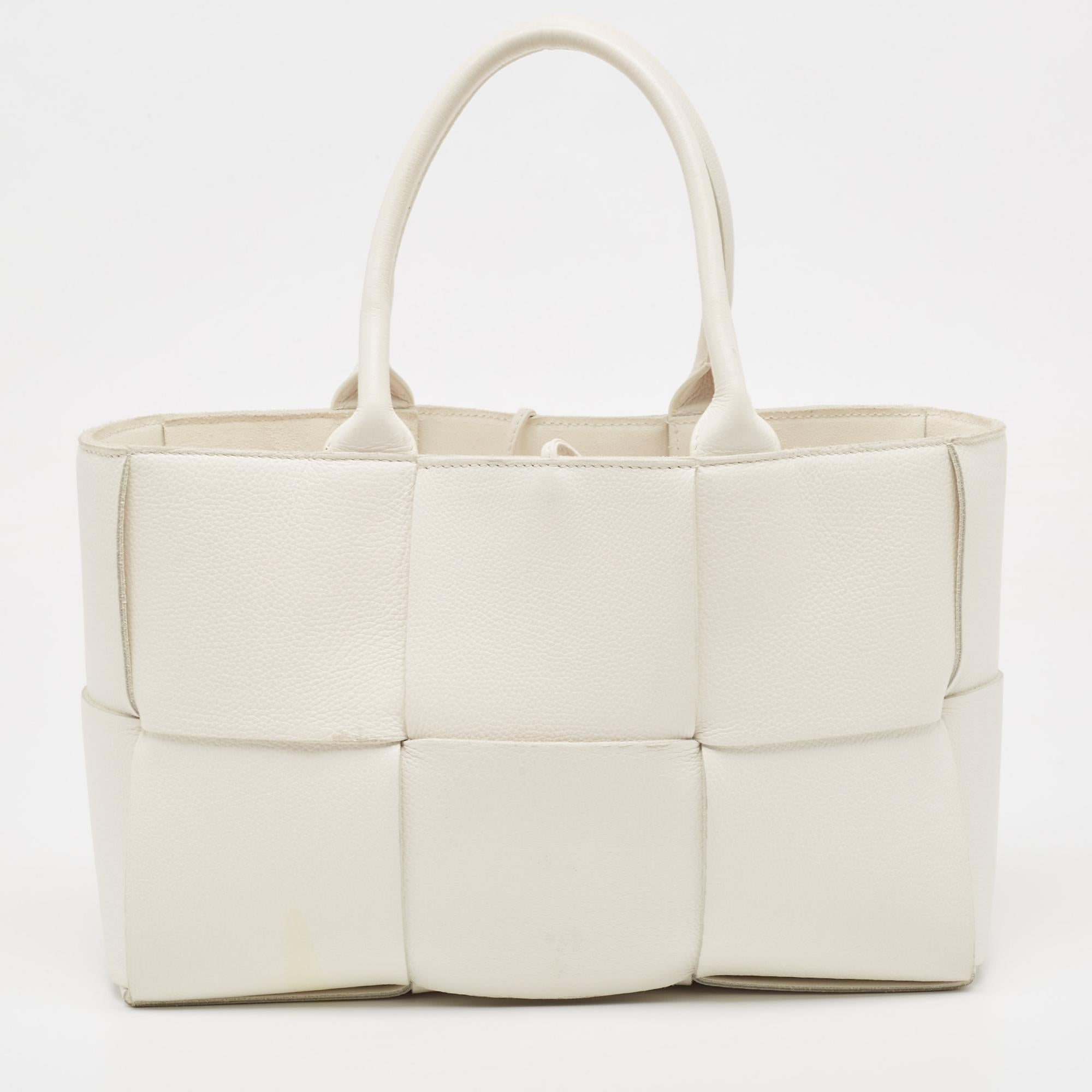 Bottega Veneta White Intrecciato Leather Arco Tote For Sale 3