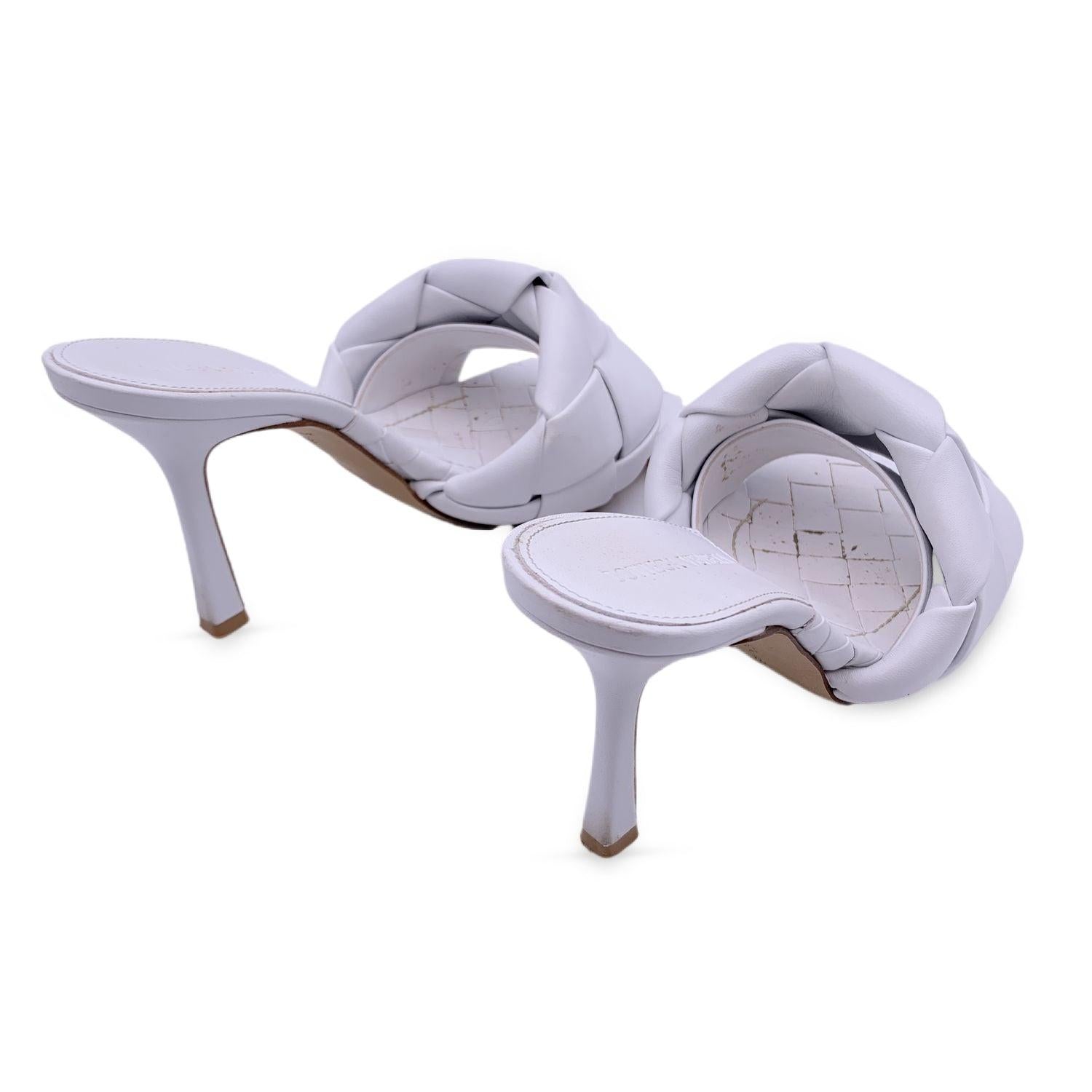 Bottega Veneta White Intrecciato Leather Lido Heeled Sandals Size 37.5 In Excellent Condition In Rome, Rome