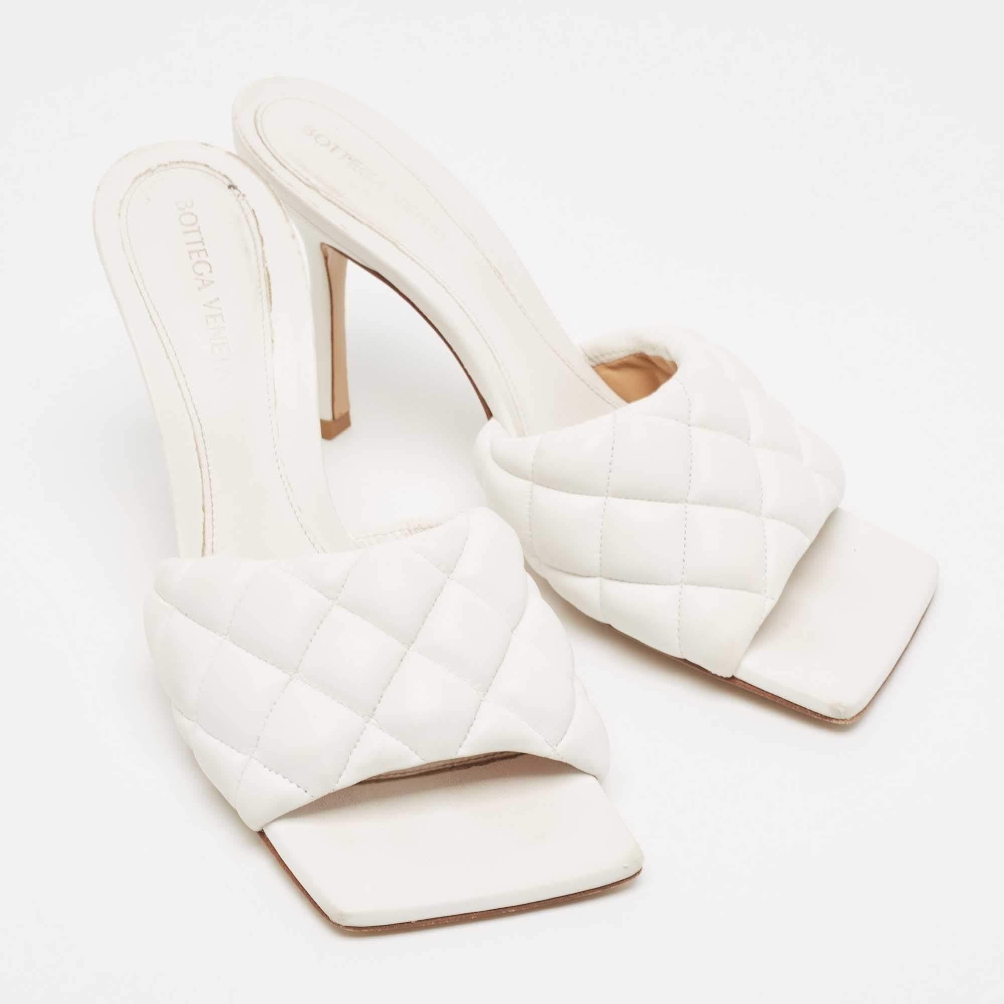 Bottega Veneta White Intrecciato Leather Lido Slide Sandals Size 38 (Sandales en cuir Intrecciato) Pour femmes en vente