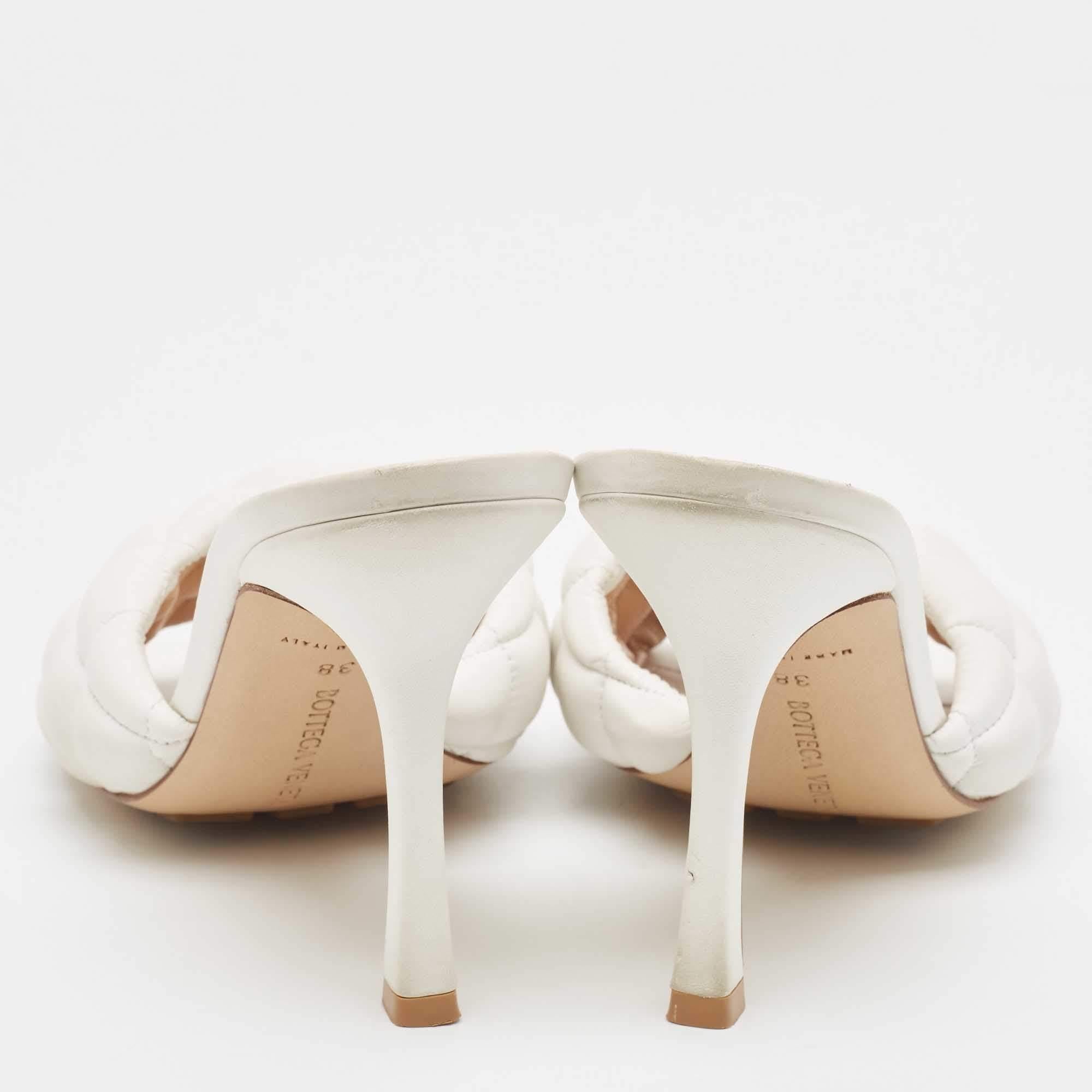 Bottega Veneta White Intrecciato Leather Lido Slide Sandals Size 38 (Sandales en cuir Intrecciato) en vente 1
