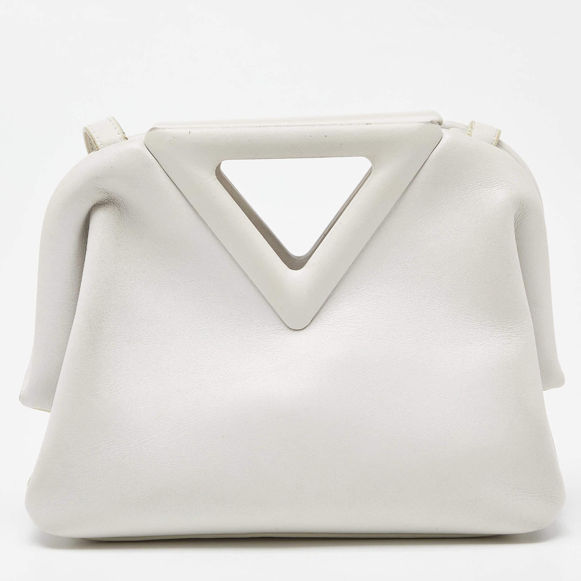 Bottega Veneta White Intrecciato Leather Point Shoulder Bag In Good Condition For Sale In Dubai, Al Qouz 2