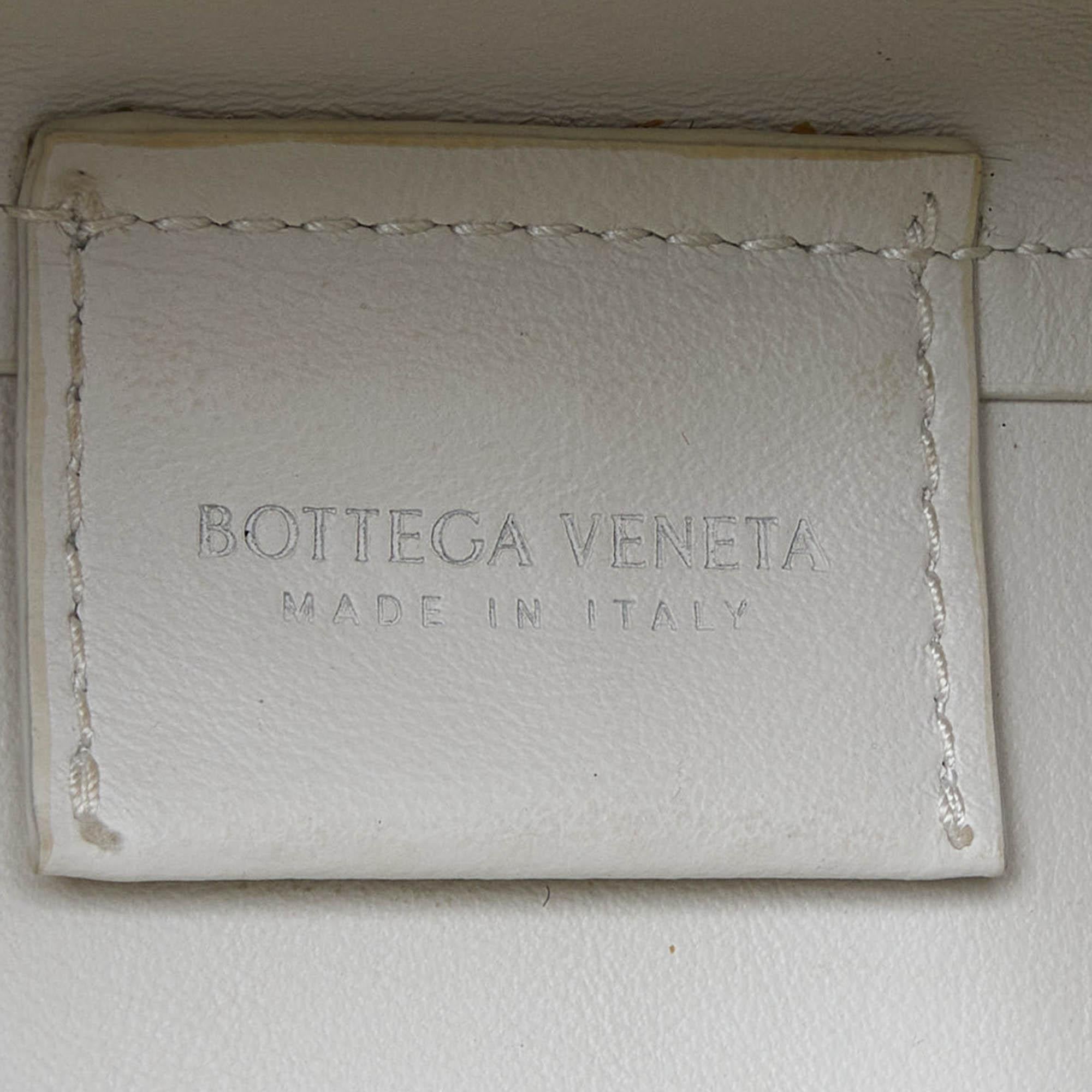 Women's Bottega Veneta White Intrecciato Leather Point Shoulder Bag
