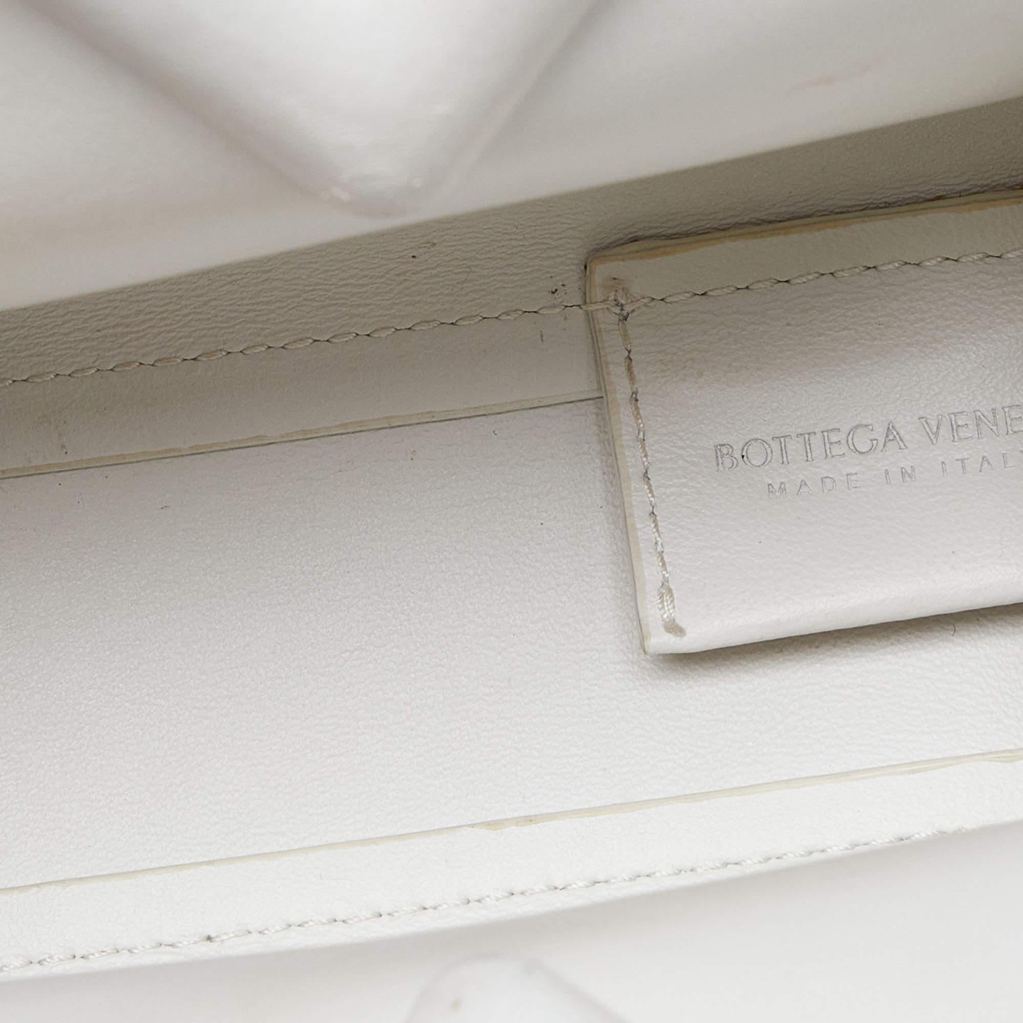 Bottega Veneta White Intrecciato Leather Point Shoulder Bag For Sale 1