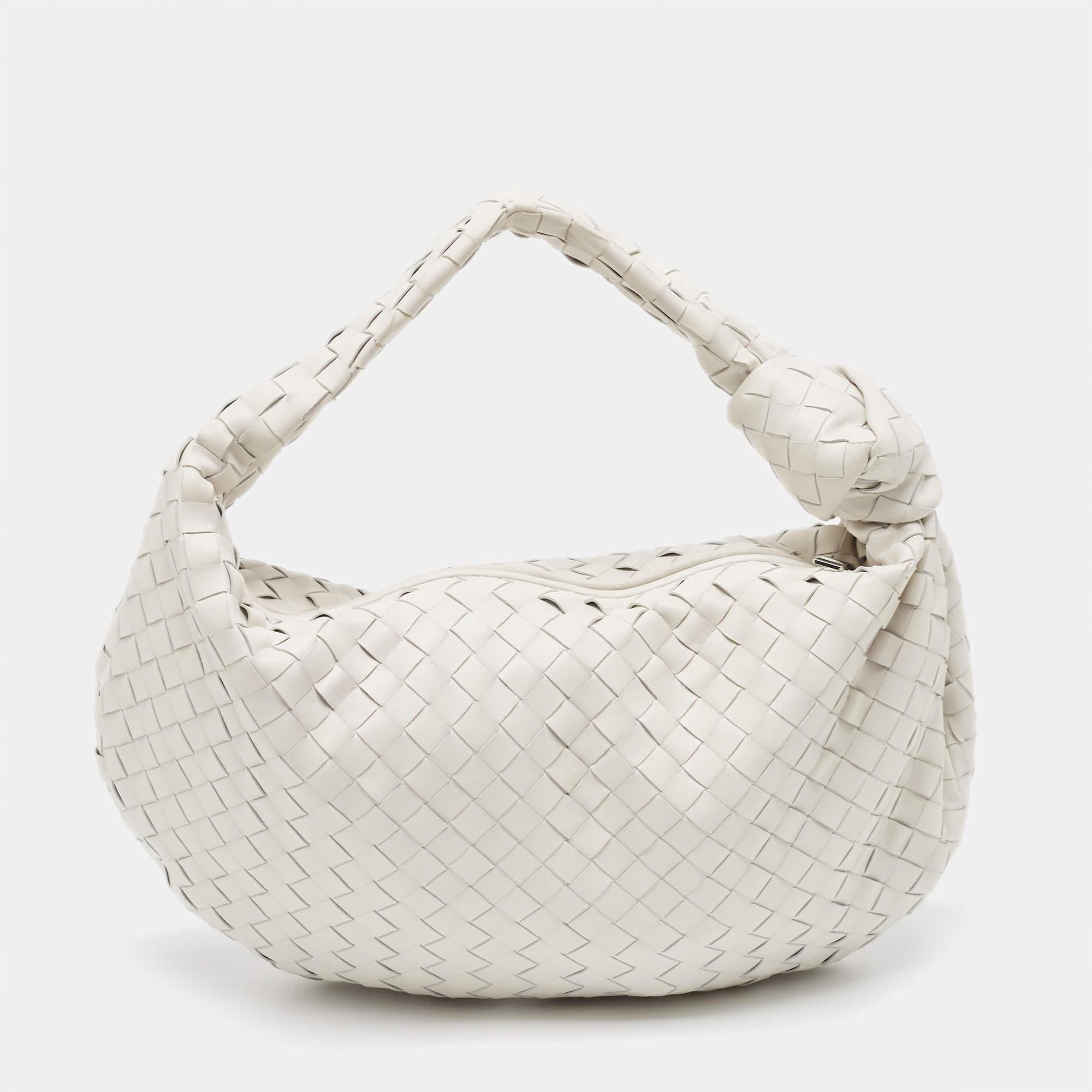 Bottega Veneta White Intrecciato Leather Small Jodie Bag In Good Condition In Dubai, Al Qouz 2