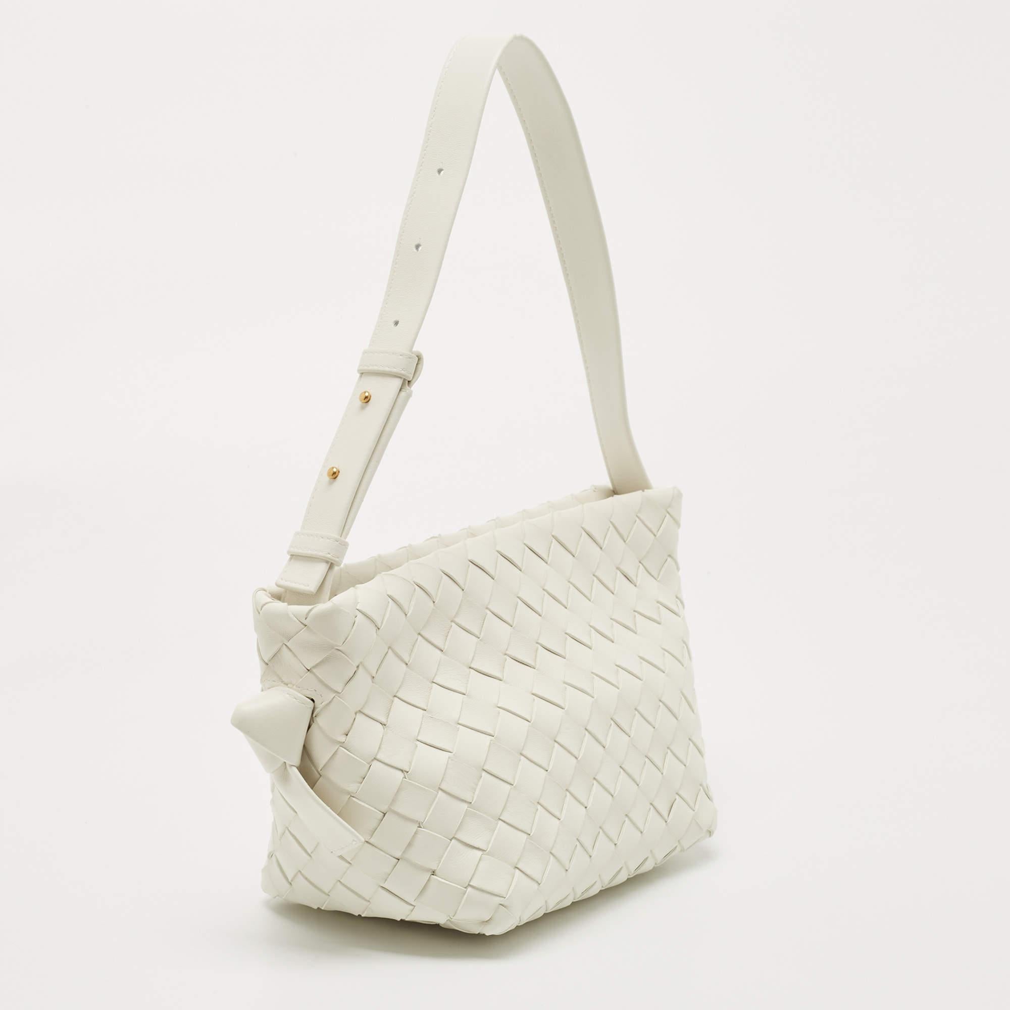 Bottega Veneta White Intrecciato Leather Tie Shoulder Bag In Good Condition In Dubai, Al Qouz 2