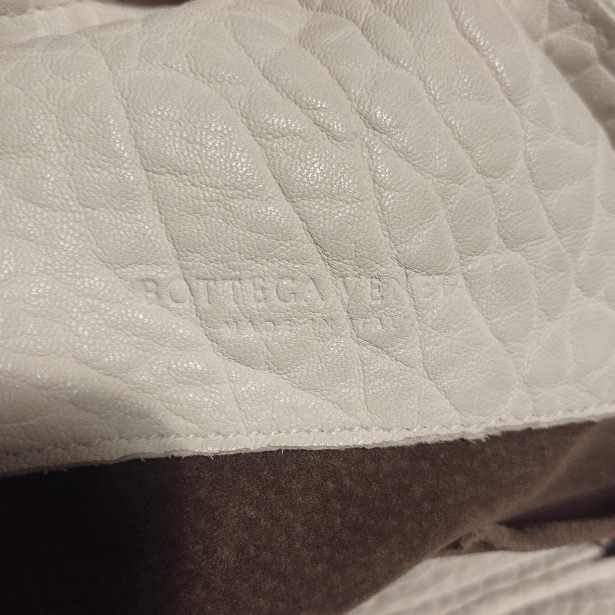 Bottega Veneta White Intrecciato Tote Bag For Sale 3